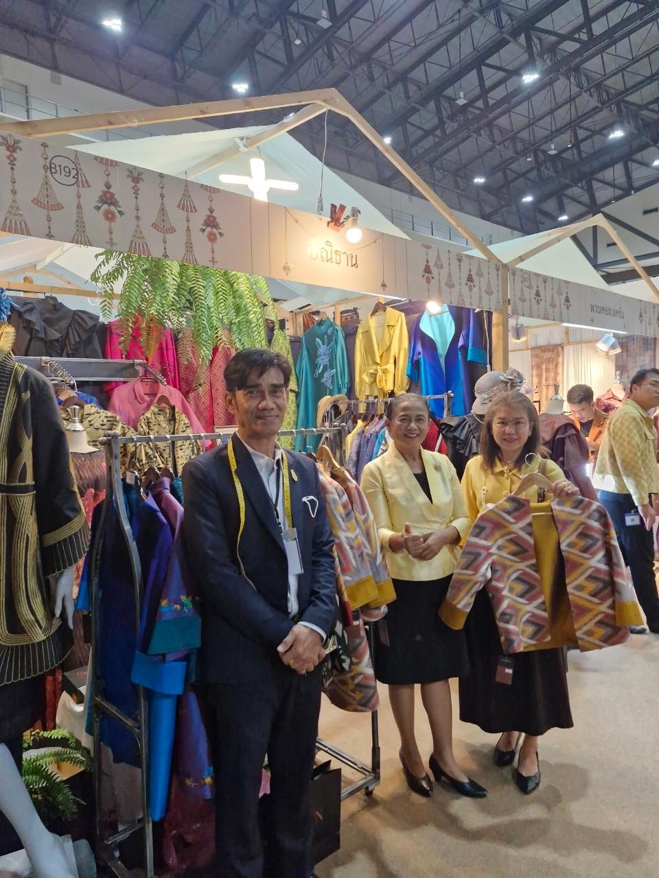 พช.นนทบุรีร่วมงาน Silk Festival 2024 สู่การพัฒนาที่ยั่งยืน