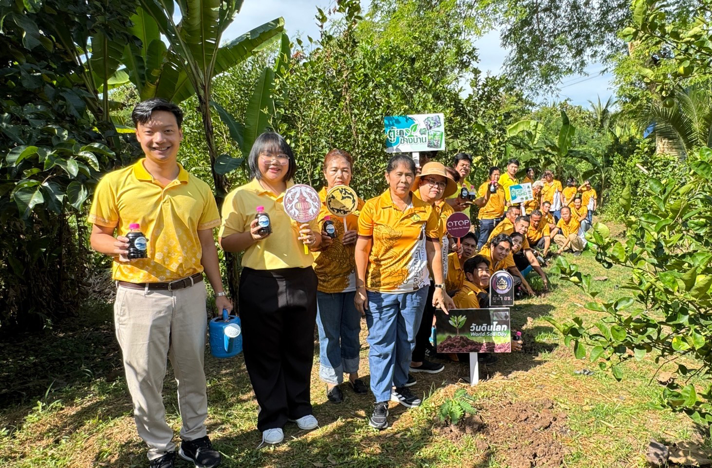 สพอ.เมืองนนทบุรีร่วมกิจกรรมปลูกผักสวนครัว สร้างความมั่นคงทางอาหาร เนื่องในวันดินโลก (World Soil Day) ภายใต้แนวคิด “ใส่ใจมาตรฐาน ตรวจวัดจัดการ ดินดียั่งยืน (Caring for Soils)”