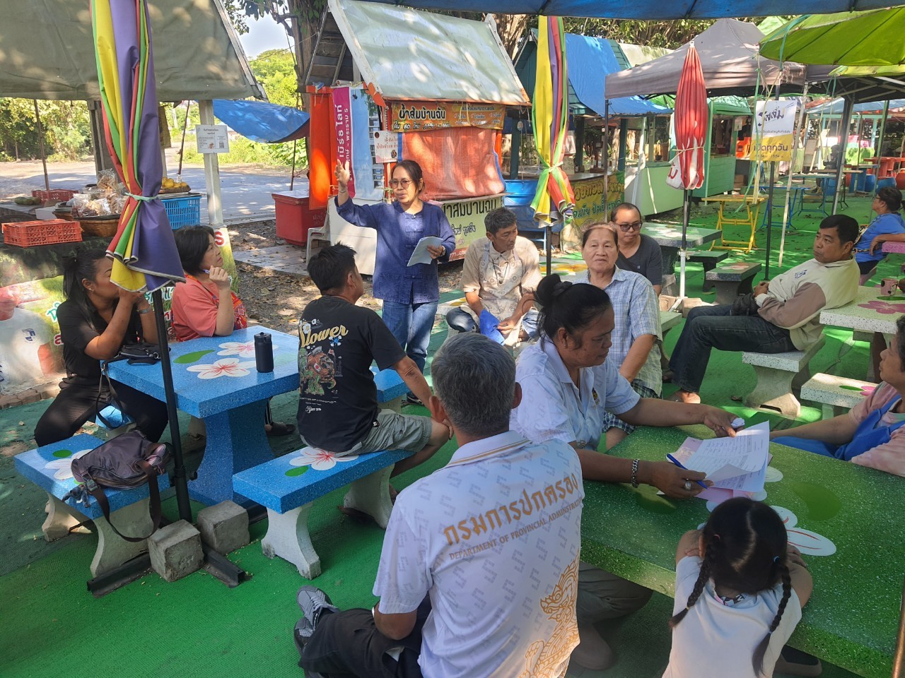 สพอ.เมืองนนทบุรีจัดการประชุมหารือโครงการตลาดนัดคนไทยยิ้มได้ กิจกรรมพัฒนาช่องทางการตลาด