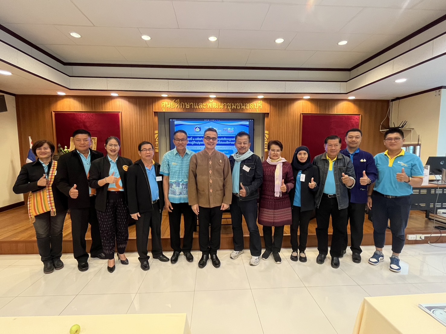 พช.นนท์ร่วมกับเครือข่ายกองทุนแม่ของแผ่นดินระดับจังหวัดเข้าร่วมอบรมโครงการป้องกันและแก้ไขปัญหายาเสพติด โดยกองทุนแม่ของแผ่นดิน