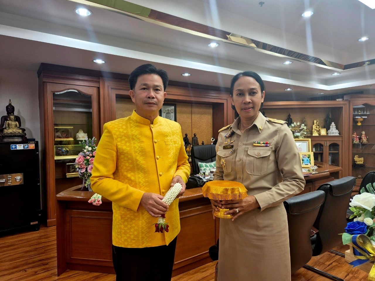 พช.นนท์ ร่วมแสดงความยินดีกับนางประภา ปานนิตยกุล พัฒนาการจังหวัดนนทบุรี