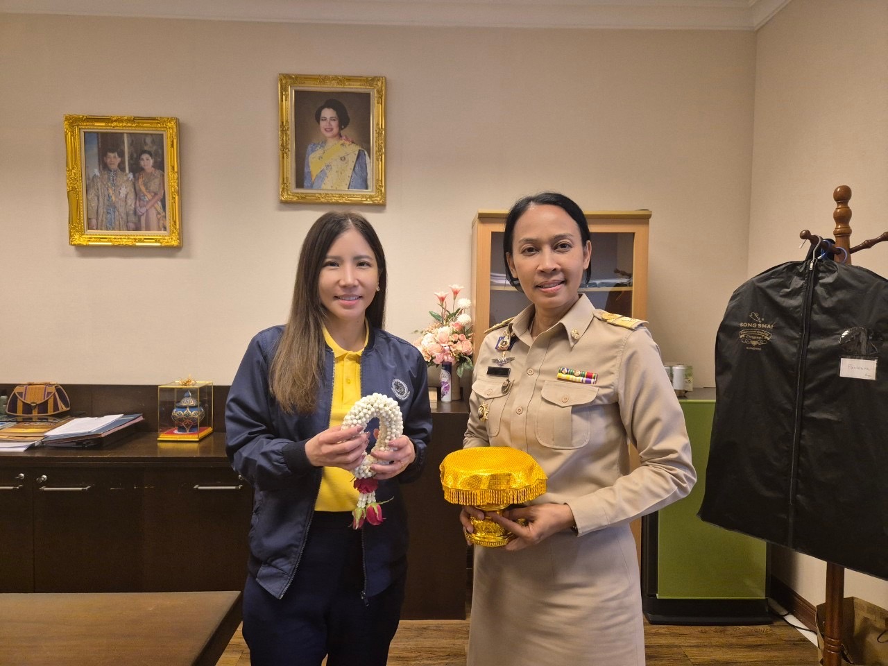 พช.นนท์ ร่วมแสดงความยินดีกับนางประภา ปานนิตยกุล พัฒนาการจังหวัดนนทบุรี