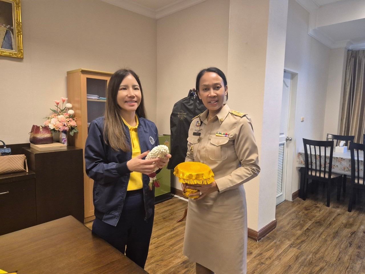 พช.นนท์ ร่วมแสดงความยินดีกับนางประภา ปานนิตยกุล พัฒนาการจังหวัดนนทบุรี