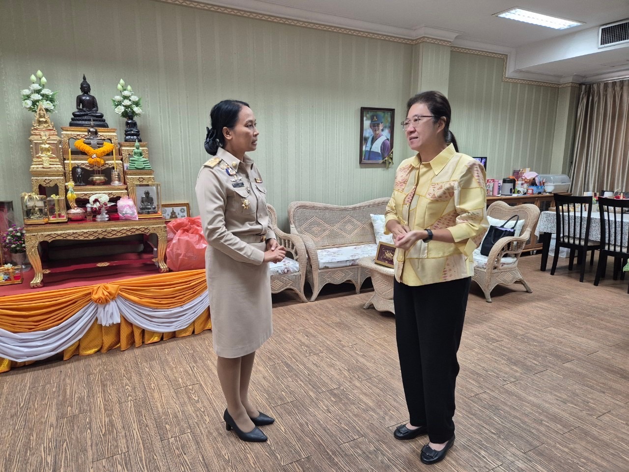 พช.นนท์ ร่วมแสดงความยินดีกับนางประภา ปานนิตยกุล พัฒนาการจังหวัดนนทบุรี