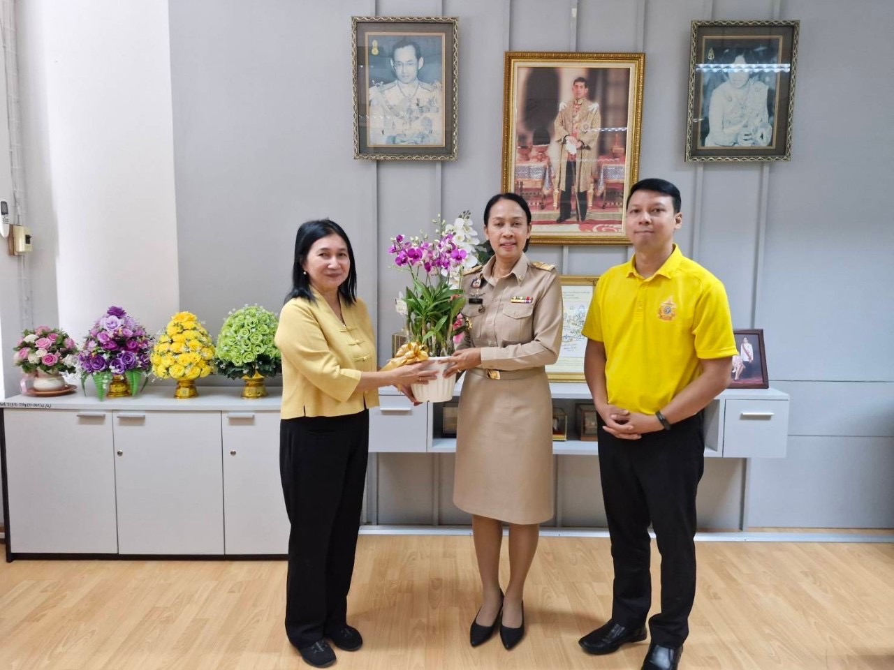 พช.นนท์ ร่วมแสดงความยินดีกับนางประภา ปานนิตยกุล พัฒนาการจังหวัดนนทบุรี