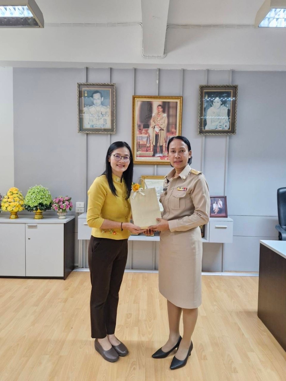 พช.นนท์ ร่วมแสดงความยินดีกับนางประภา ปานนิตยกุล พัฒนาการจังหวัดนนทบุรี