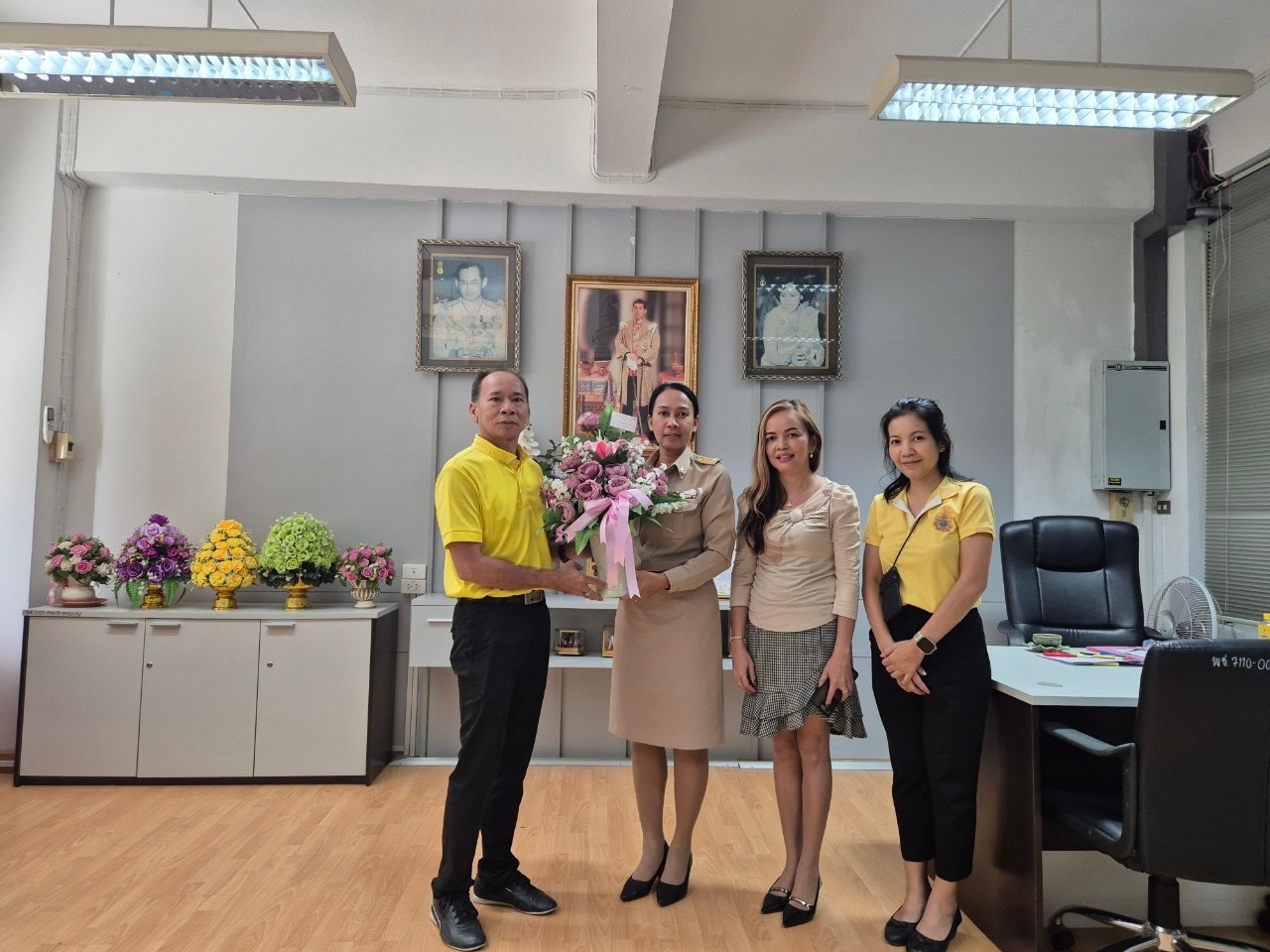 พช.นนท์ ร่วมแสดงความยินดีกับนางประภา ปานนิตยกุล พัฒนาการจังหวัดนนทบุรี