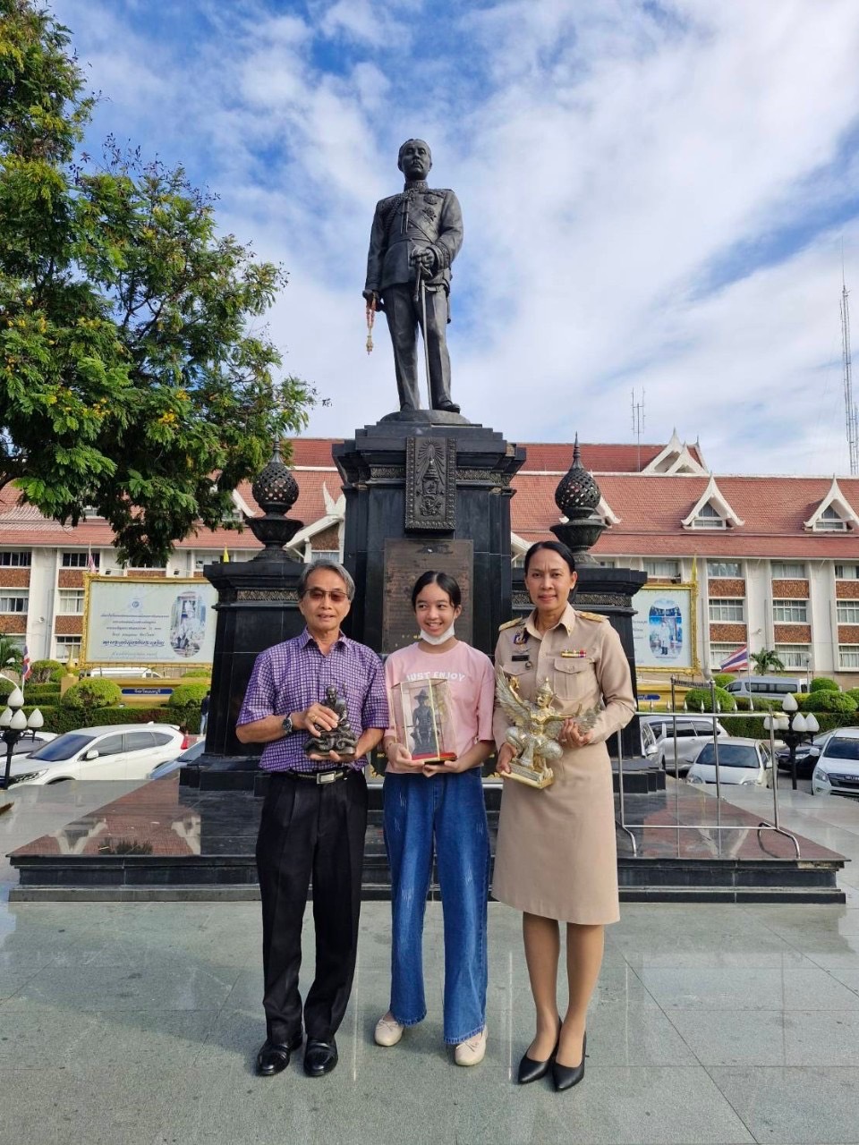 พช.นนท์ ร่วมแสดงความยินดีกับนางประภา ปานนิตยกุล พัฒนาการจังหวัดนนทบุรี