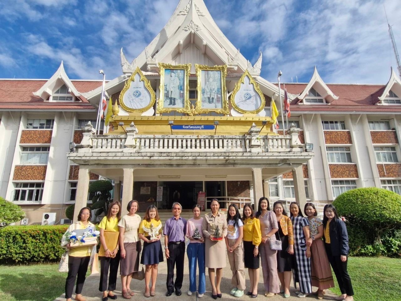 พช.นนท์ ร่วมแสดงความยินดีกับนางประภา ปานนิตยกุล พัฒนาการจังหวัดนนทบุรี