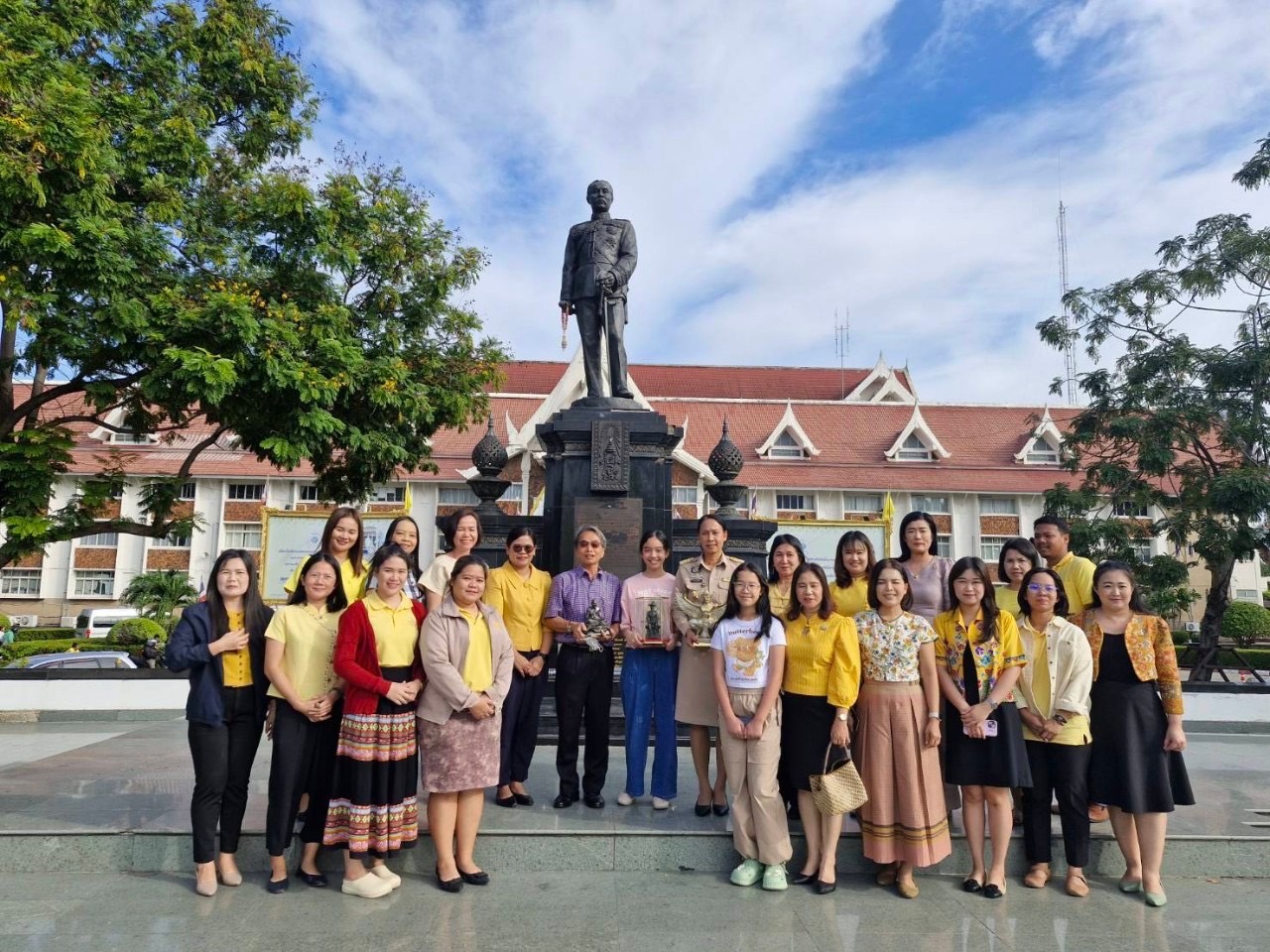 พช.นนท์ ร่วมแสดงความยินดีกับนางประภา ปานนิตยกุล พัฒนาการจังหวัดนนทบุรี