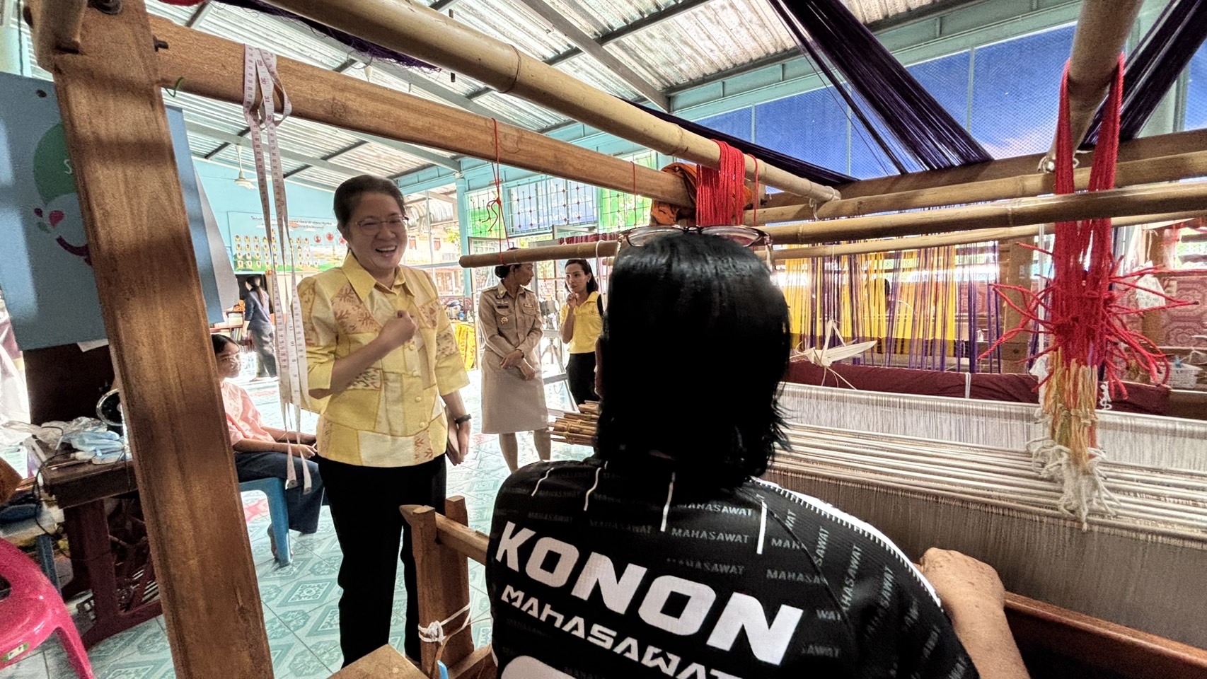 พช.นนท์ลงพื้นที่เยี่ยมเยียนศูนย์ทอผ้าจังหวัดนนทบุรี “กลุ่มรวมใจรักษ์มหาสวัสดิ์”