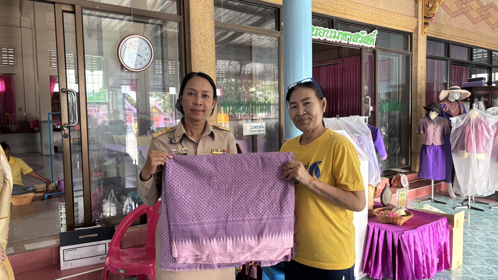 พช.นนท์ลงพื้นที่เยี่ยมเยียนศูนย์ทอผ้าจังหวัดนนทบุรี “กลุ่มรวมใจรักษ์มหาสวัสดิ์”