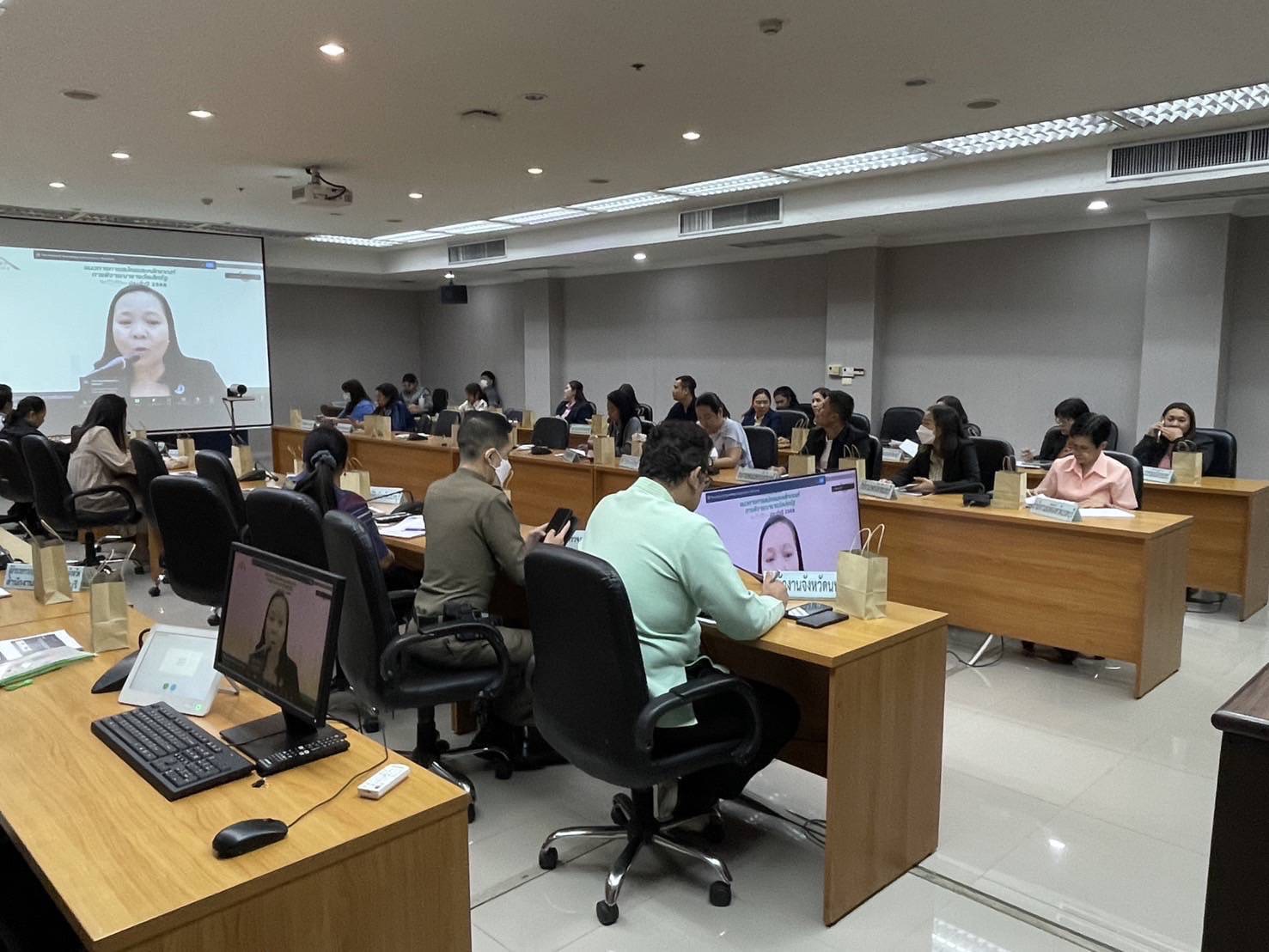สำนักงานพัฒนาชุมชนจังหวัดนนทบุรี เข้าร่วมการประชุมชี้แจงแนวทางการสมัครและหลัเกณฑ์การพิจารณารางวัลเลิศรัฐ ประจำปี ๒๕๖๘