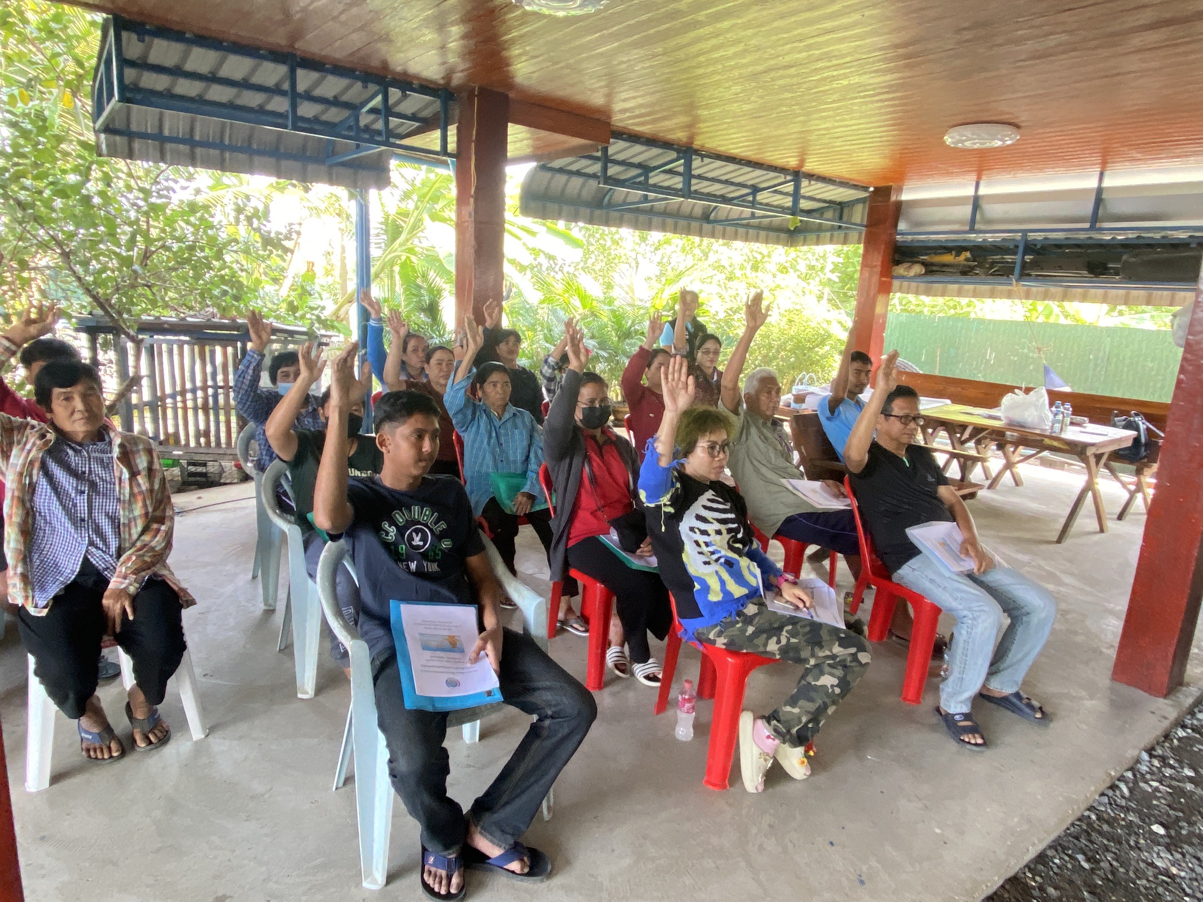 ”สพอ.ไทรน้อยลงพื้นที่ขับเคลื่อนการดำเนินโครงการพัฒนาศักยภาพคณะกรรมการหมู่บ้านต้นกล้ากองทุนแม่ของแผ่นดิน“