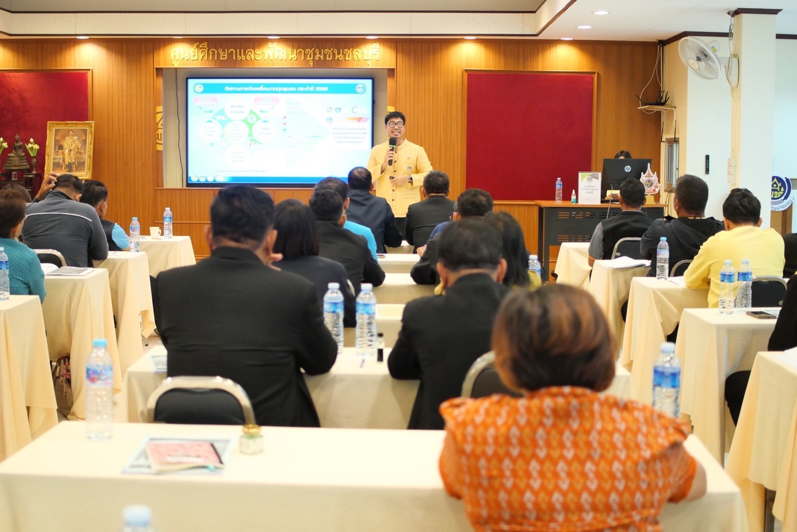 พช.นนท์ร่วมกับเครือข่ายกองทุนแม่ของแผ่นดินระดับจังหวัดเข้าร่วมอบรมโครงการป้องกันและแก้ไขปัญหายาเสพติด โดยกองทุนแม่ของแผ่นดิน