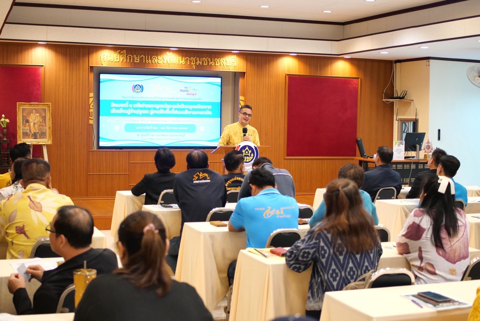 พช.นนท์ร่วมกับเครือข่ายกองทุนแม่ของแผ่นดินระดับจังหวัดเข้าร่วมอบรมโครงการป้องกันและแก้ไขปัญหายาเสพติด โดยกองทุนแม่ของแผ่นดิน