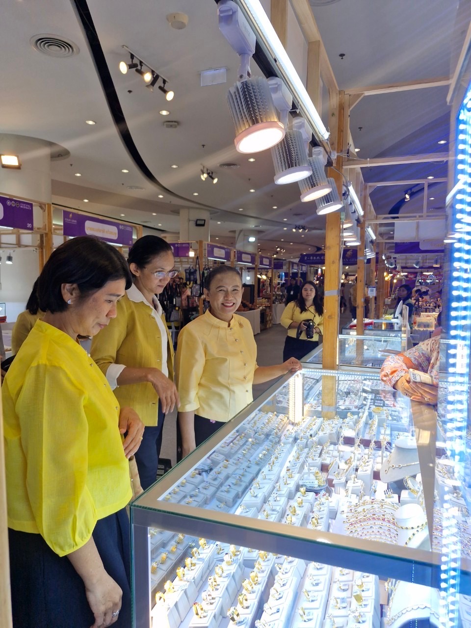 พช.นนท์ ร่วมพิธีเปิดงาน  “CHAN GEMS สวรรค์แห่งเมืองอัญมณี สุดยอดของดีเมืองจันท์ ”