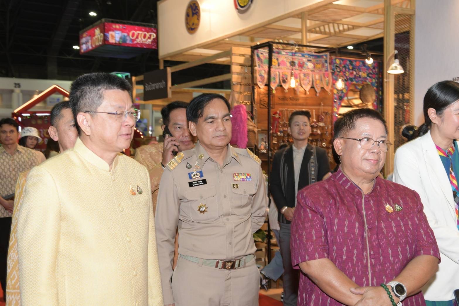 พช.นนท์ร่วมพิธีเปิดงาน OTOP City 2024 “มอบความสุขด้วยของขวัญล้ำค่า จากภูมิปัญญาไทย”