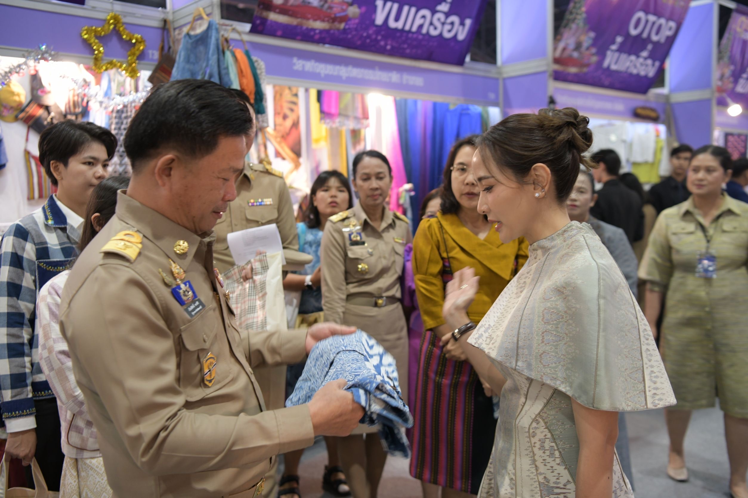 พช.นนท์ร่วมพิธีเปิดงาน OTOP City 2024 “มอบความสุขด้วยของขวัญล้ำค่า จากภูมิปัญญาไทย”