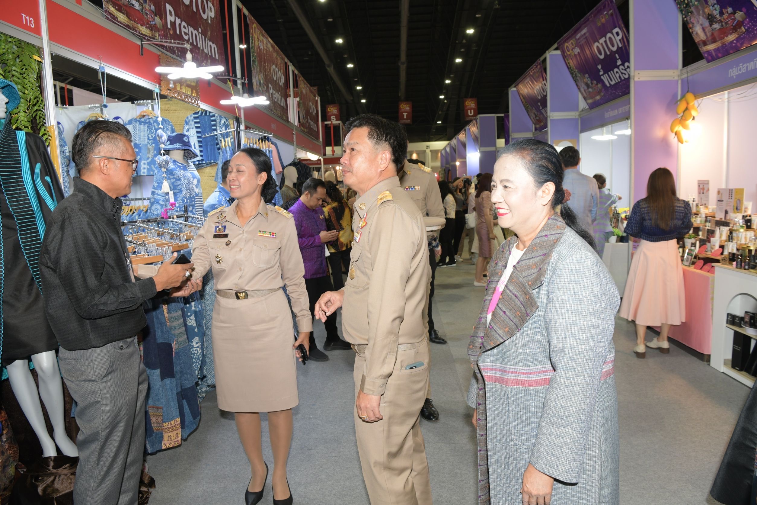 พช.นนท์ร่วมพิธีเปิดงาน OTOP City 2024 “มอบความสุขด้วยของขวัญล้ำค่า จากภูมิปัญญาไทย”