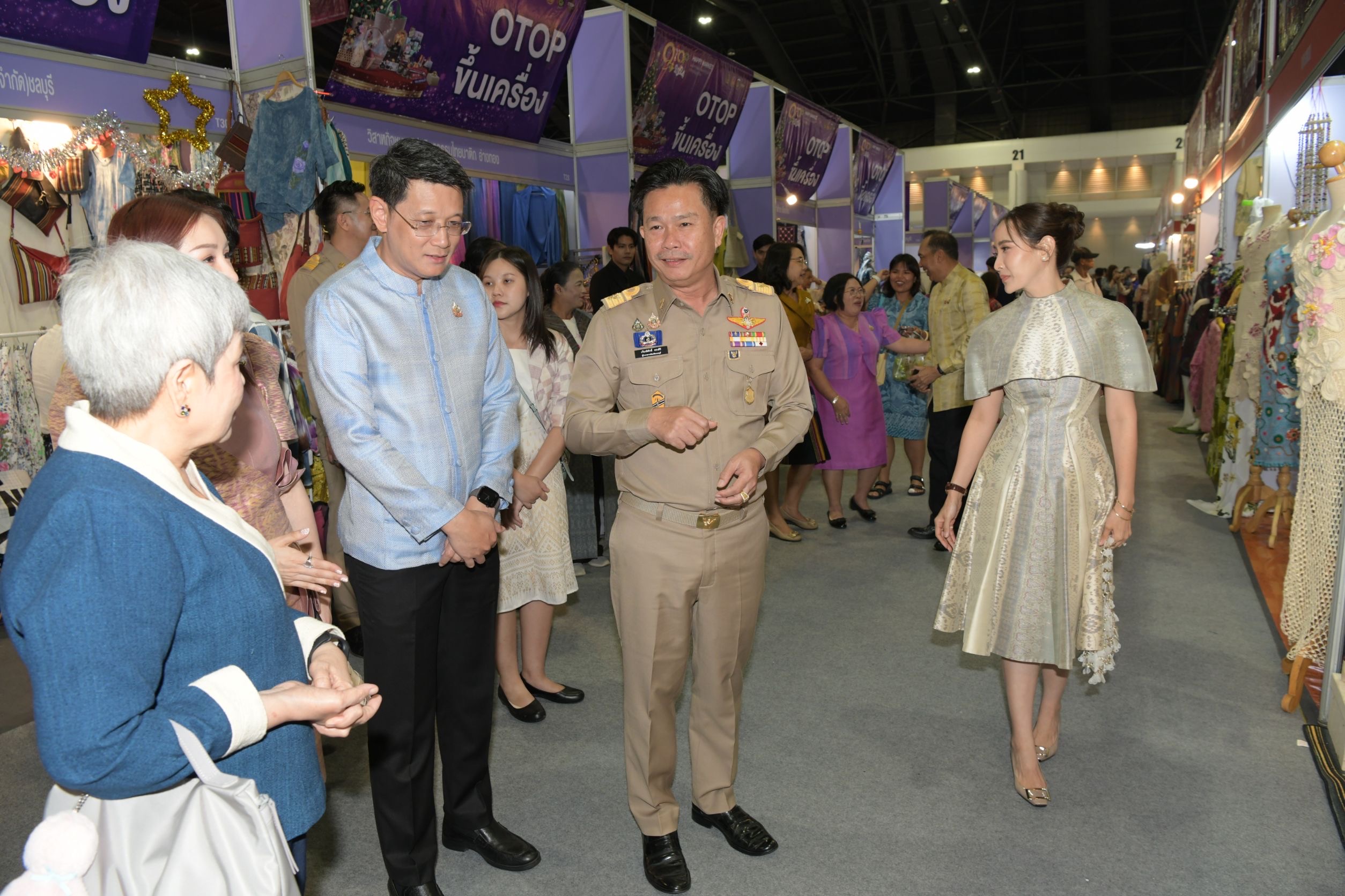 พช.นนท์ร่วมพิธีเปิดงาน OTOP City 2024 “มอบความสุขด้วยของขวัญล้ำค่า จากภูมิปัญญาไทย”