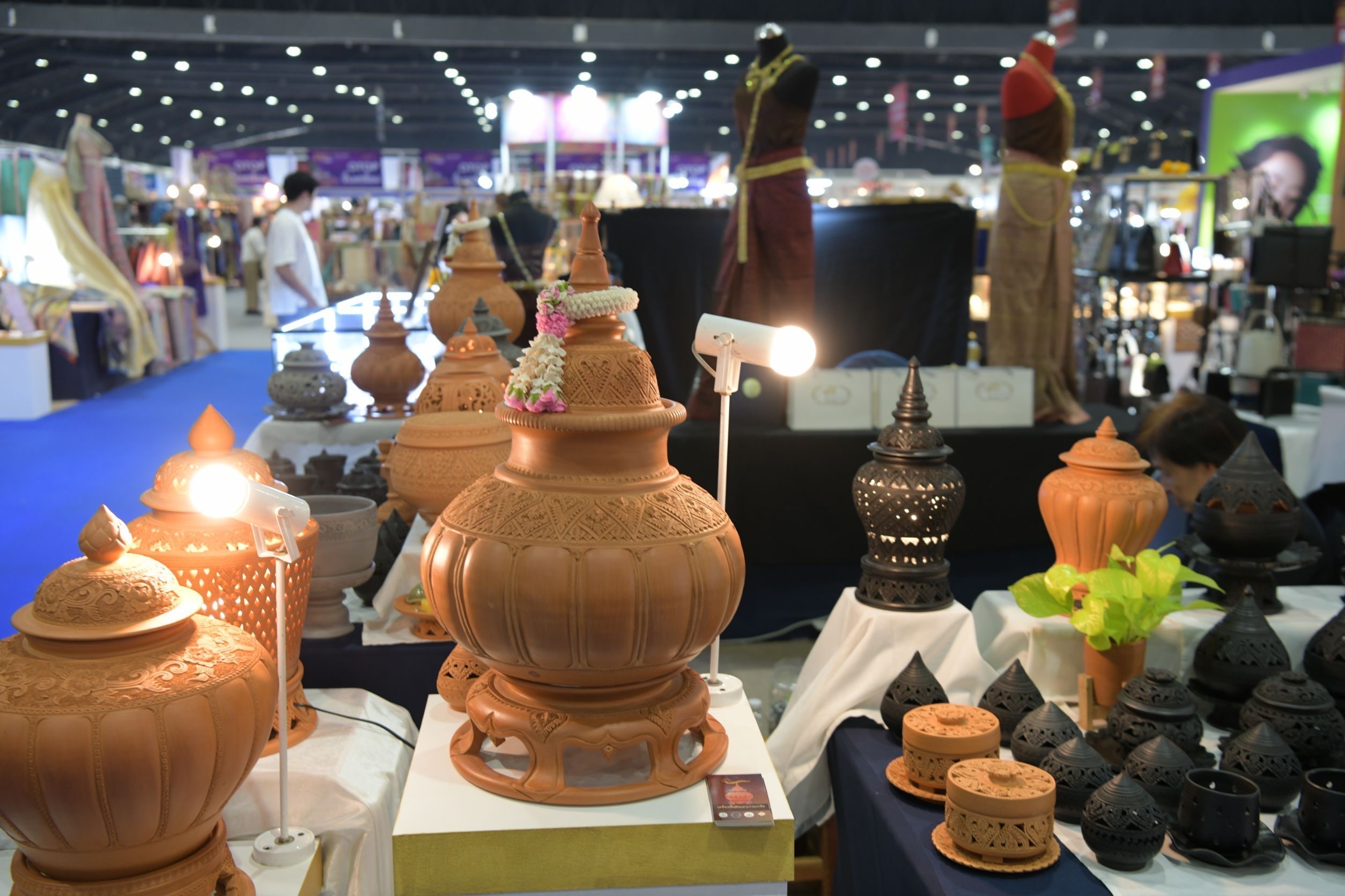 พช.นนท์ร่วมพิธีเปิดงาน OTOP City 2024 “มอบความสุขด้วยของขวัญล้ำค่า จากภูมิปัญญาไทย”