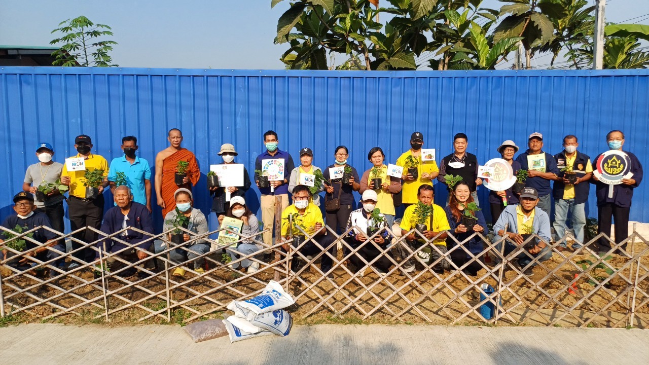 พช.ปากเกร็ดจัดกิจกรรมปลูกผักสวนครัว ตามโครงการอช.ร่วมใจ ขจัดภัยแก้จน พัฒนาชุมชน อย่างพอเพียง อำเภอปากเกร็ด