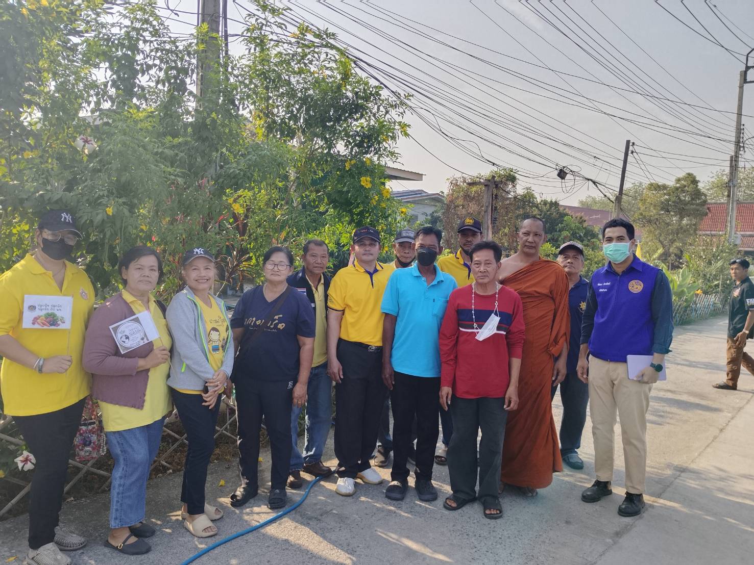 พช.ปากเกร็ดจัดกิจกรรมปลูกผักสวนครัว ตามโครงการอช.ร่วมใจ ขจัดภัยแก้จน พัฒนาชุมชน อย่างพอเพียง อำเภอปากเกร็ด