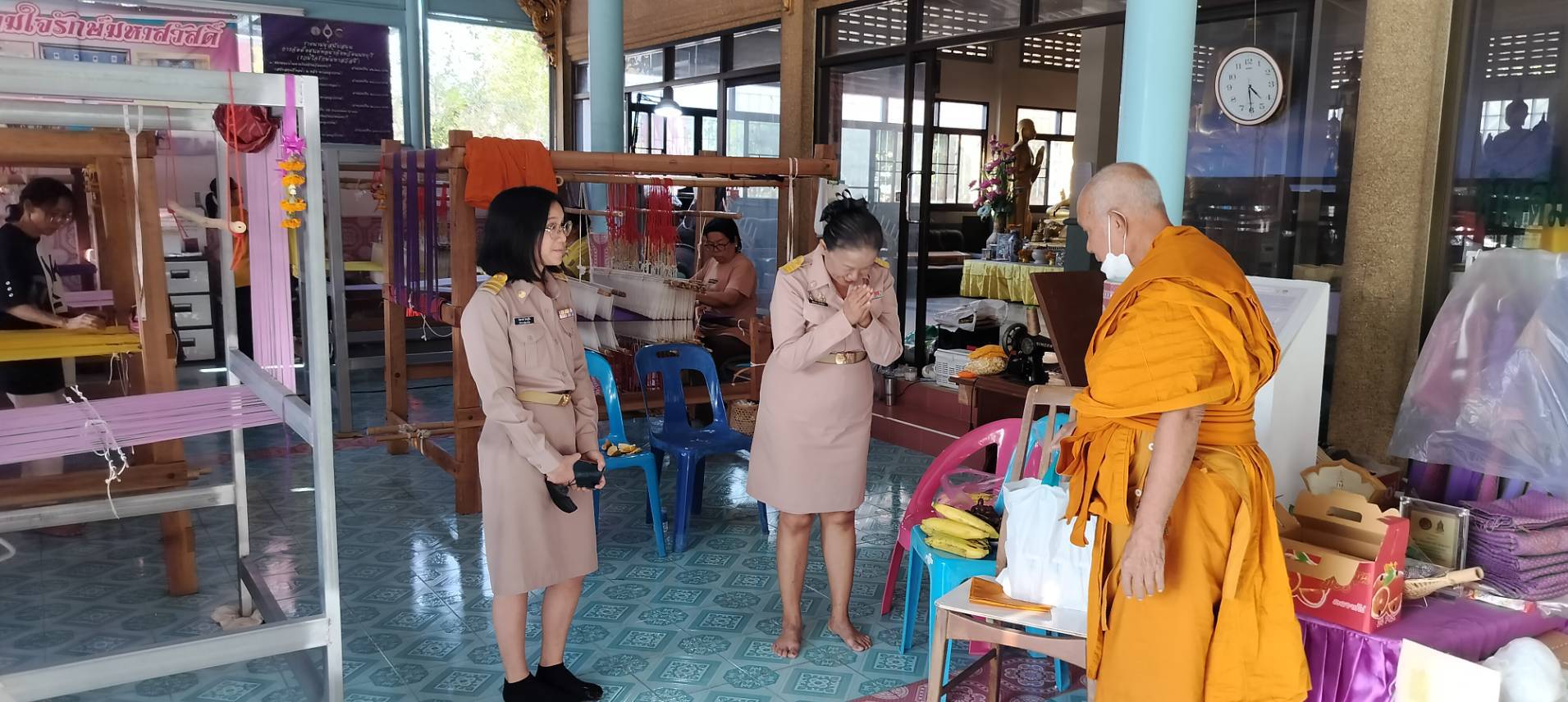 📢🏆🧵สพจ.นนทบุรีร่วมกับสพอ.บางกรวยลงพื้นที่ตรวจเยี่ยมและให้กำลังใจสมาชิกกลุ่มทอผ้าจังหวัดนนทบุรี