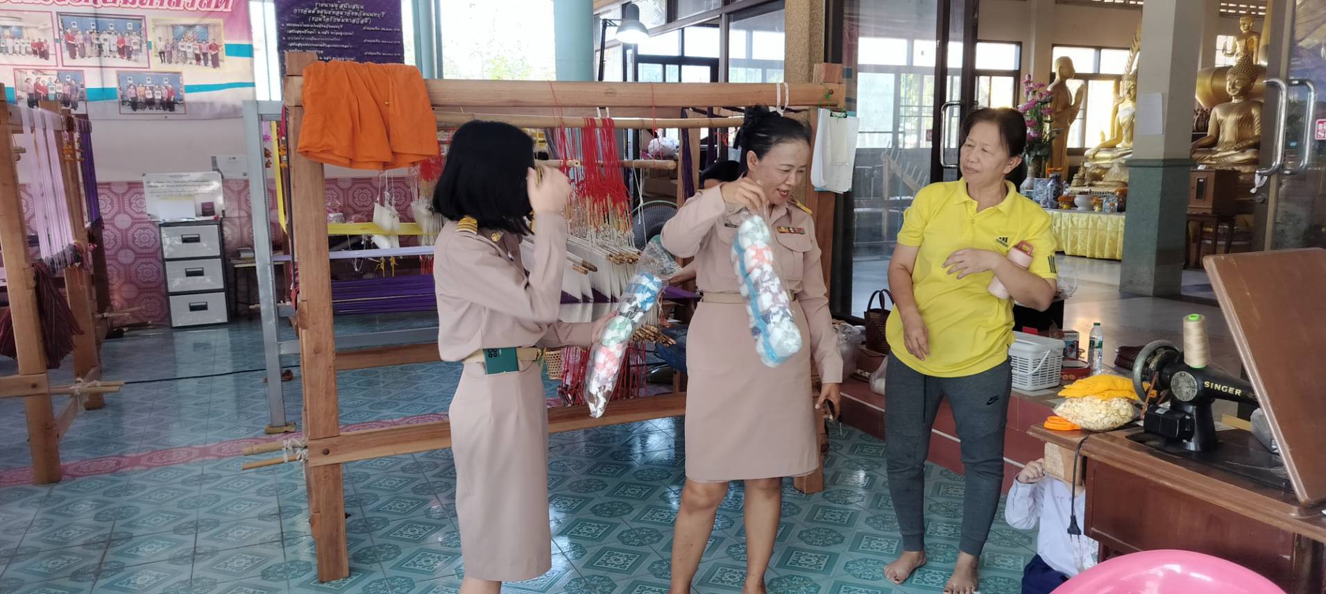 📢🏆🧵สพจ.นนทบุรีร่วมกับสพอ.บางกรวยลงพื้นที่ตรวจเยี่ยมและให้กำลังใจสมาชิกกลุ่มทอผ้าจังหวัดนนทบุรี