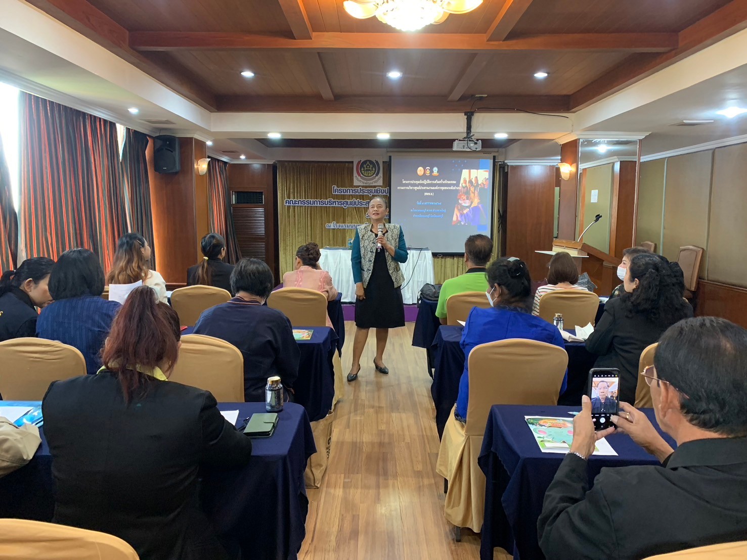 พช.นนท์ จัดประชุมเชิงปฏิบัติการเสริมสร้างทักษะคณะกรรมการบริหารศูนย์ประสานงานองค์การชุมชนระดับอำเภอ (ศอช.อ.)