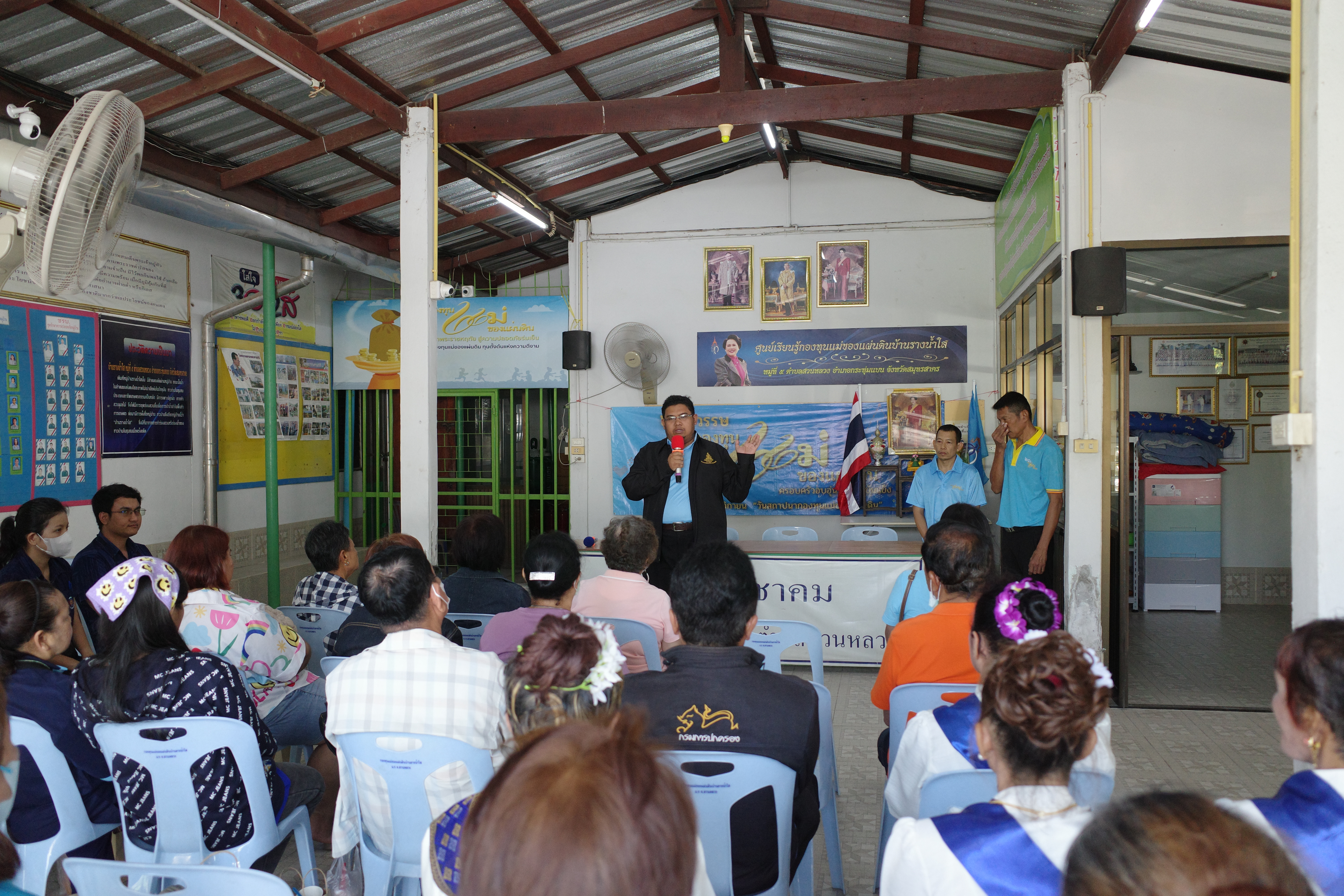 พช.บางใหญ่ ดำเนินโครงการแลกเปลี่ยนเรียนรู้หมู่บ้านกองทุนแม่ของแผ่นดินต้นแบบ