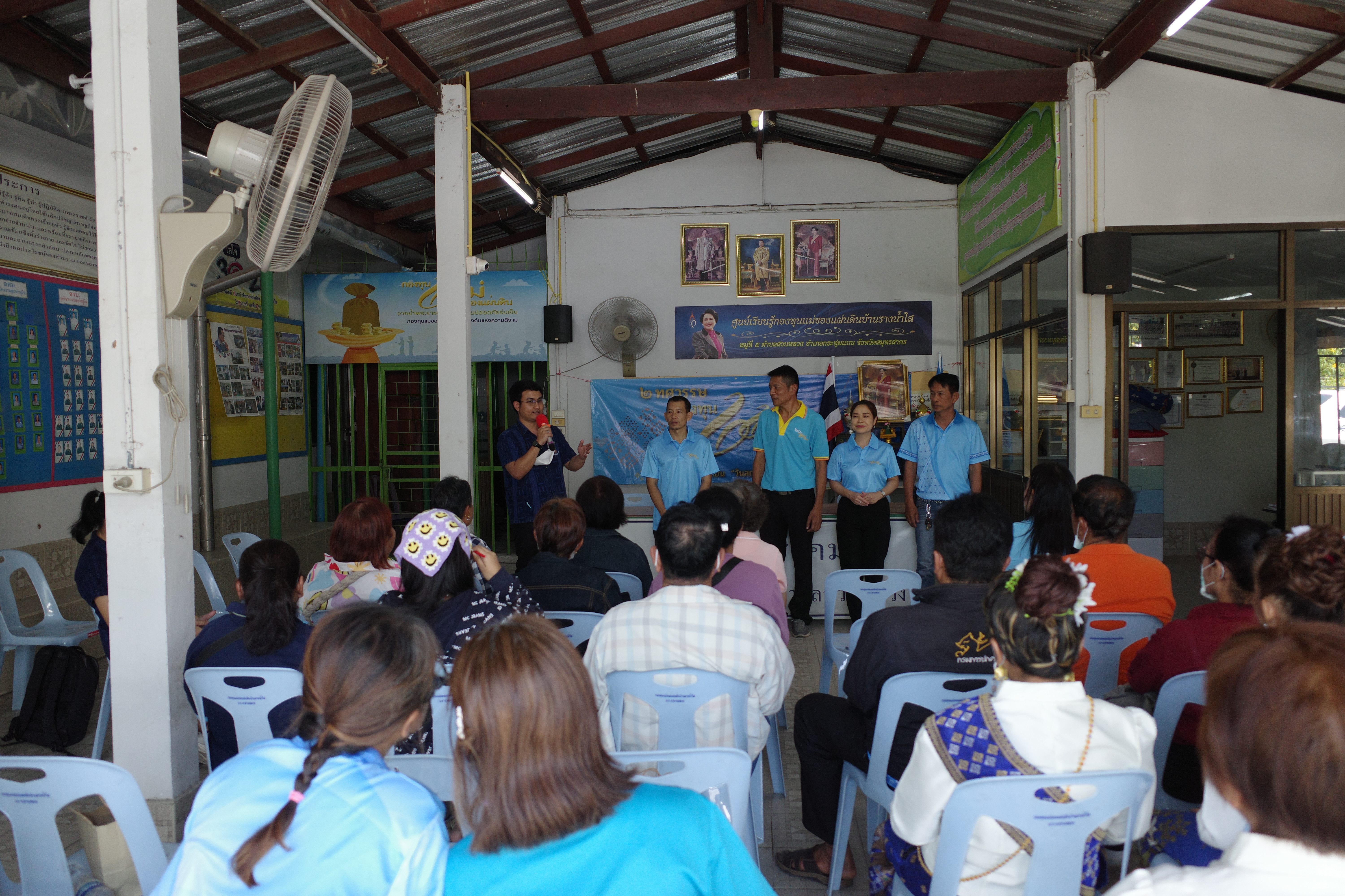 พช.บางใหญ่ ดำเนินโครงการแลกเปลี่ยนเรียนรู้หมู่บ้านกองทุนแม่ของแผ่นดินต้นแบบ