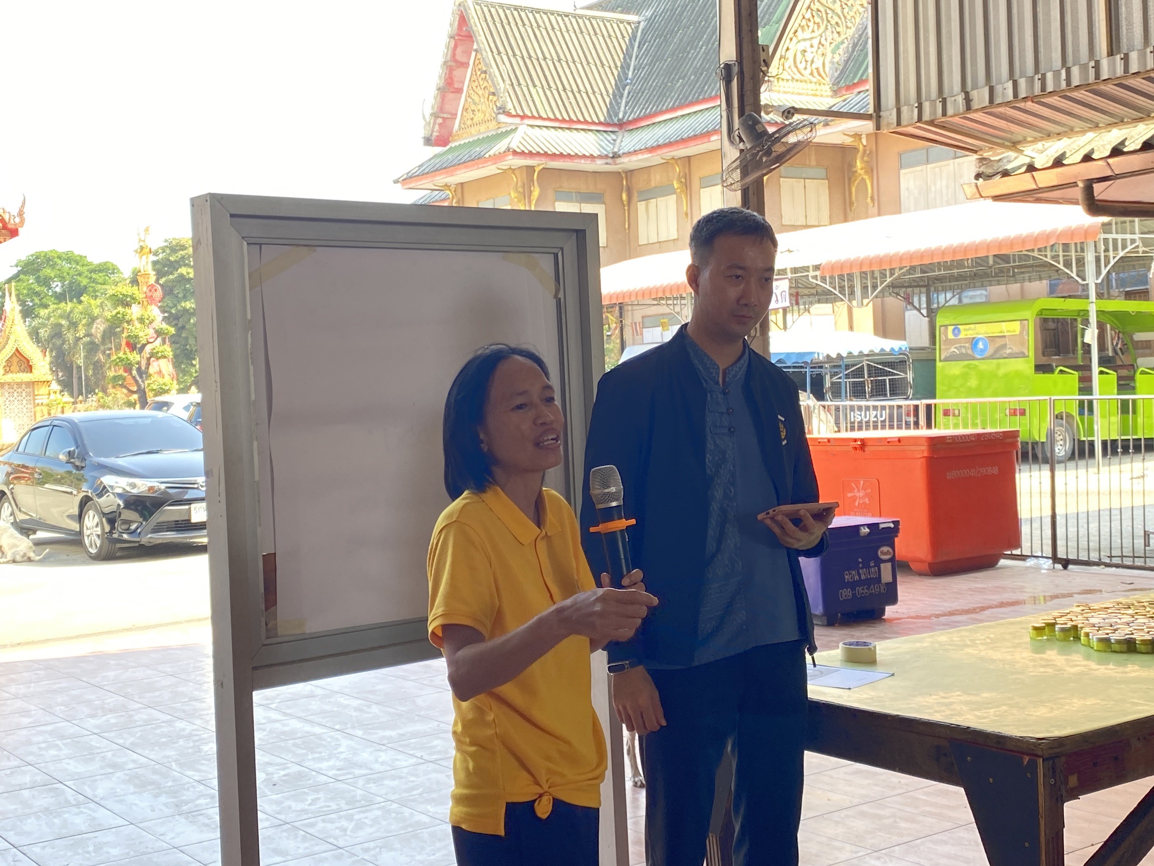 ”สพอ.ไทรน้อยดำเนินโครงการฝึกอบรมอาชีพครัวเรือนที่มีปัญหาด้านอาชีพและรายได้ตามแนวทางการสร้างสัมมาชีพชุมชน“