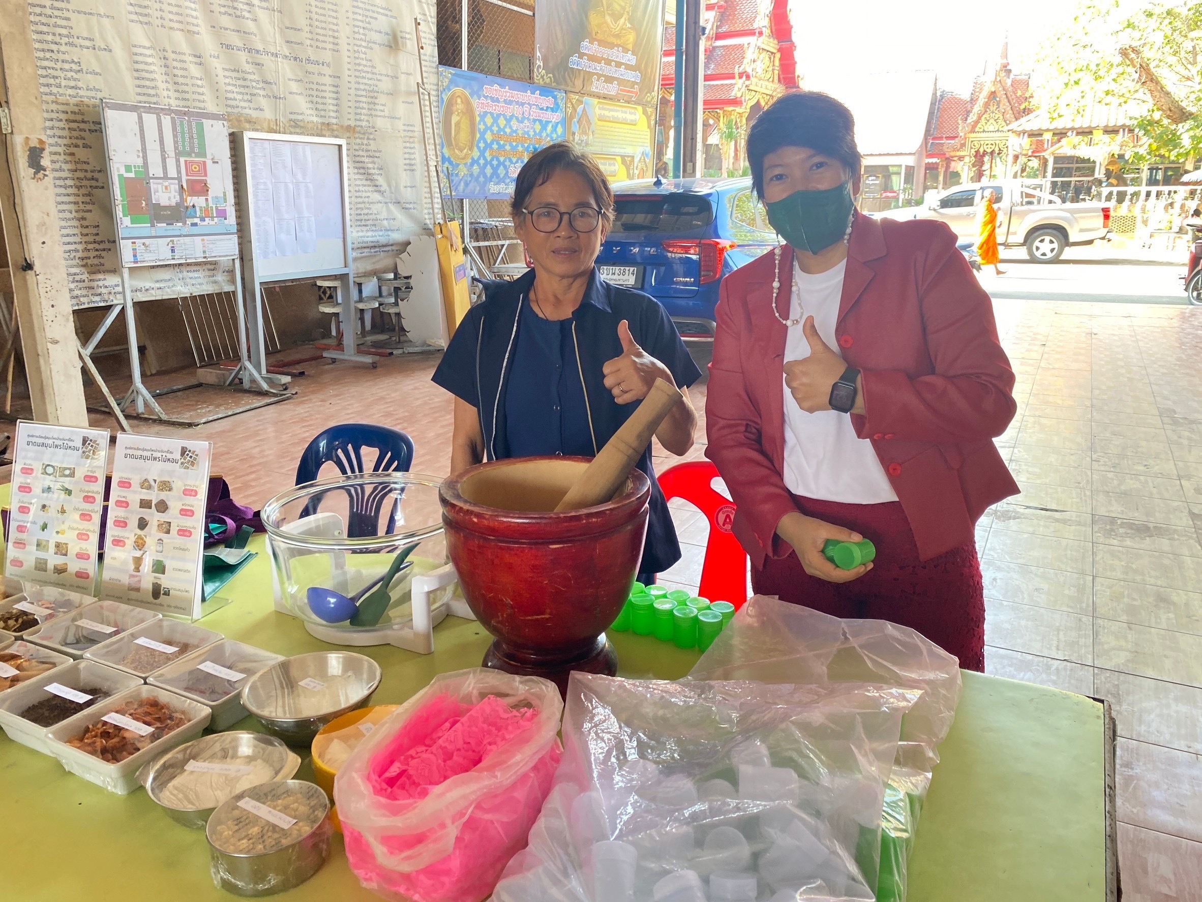 ”สพอ.ไทรน้อยดำเนินโครงการฝึกอบรมอาชีพครัวเรือนที่มีปัญหาด้านอาชีพและรายได้ตามแนวทางการสร้างสัมมาชีพชุมชน“