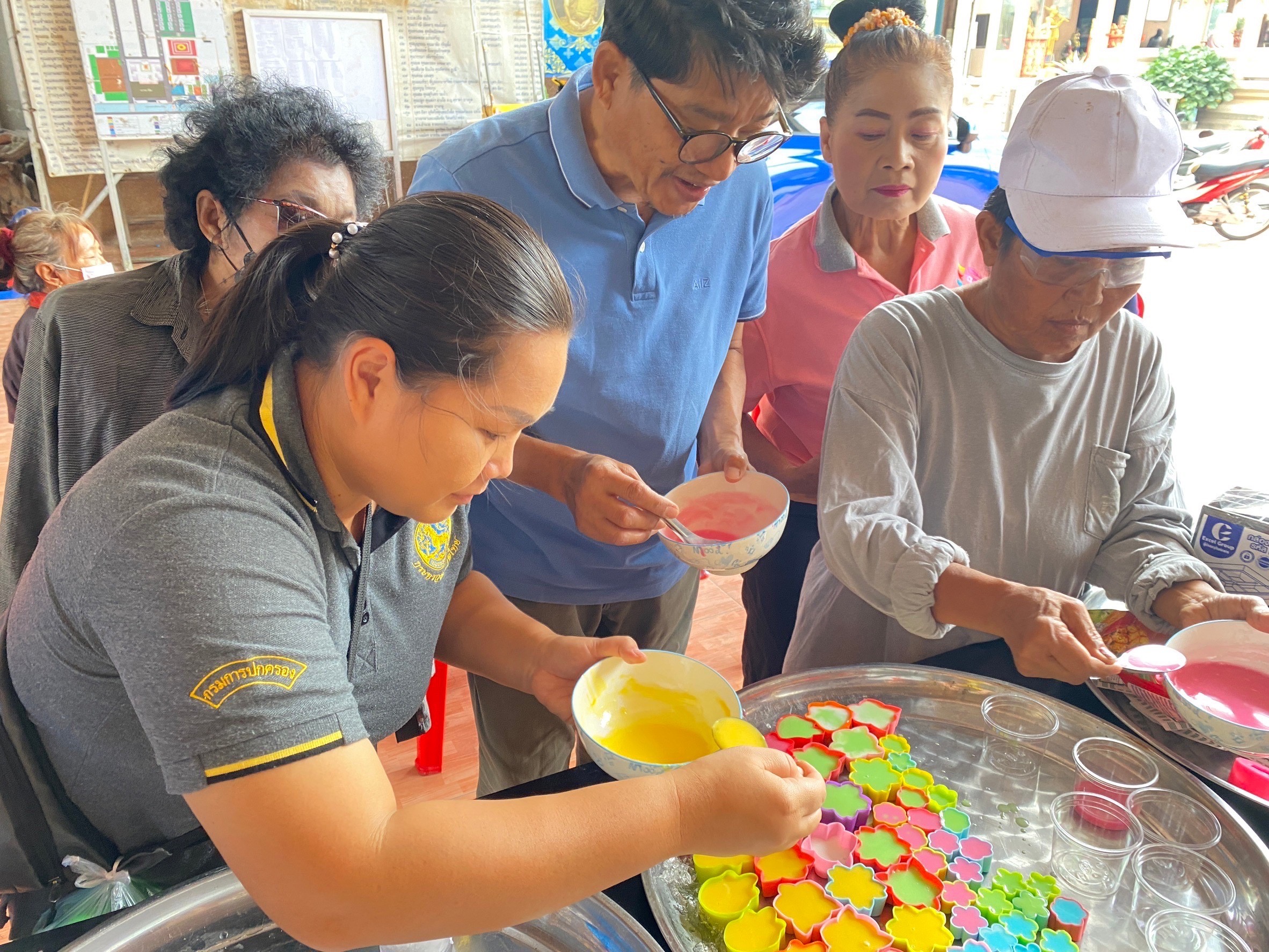 ”สพอ.ไทรน้อยดำเนินโครงการฝึกอบรมอาชีพครัวเรือนที่มีปัญหาด้านอาชีพและรายได้ตามแนวทางการสร้างสัมมาชีพชุมชน“