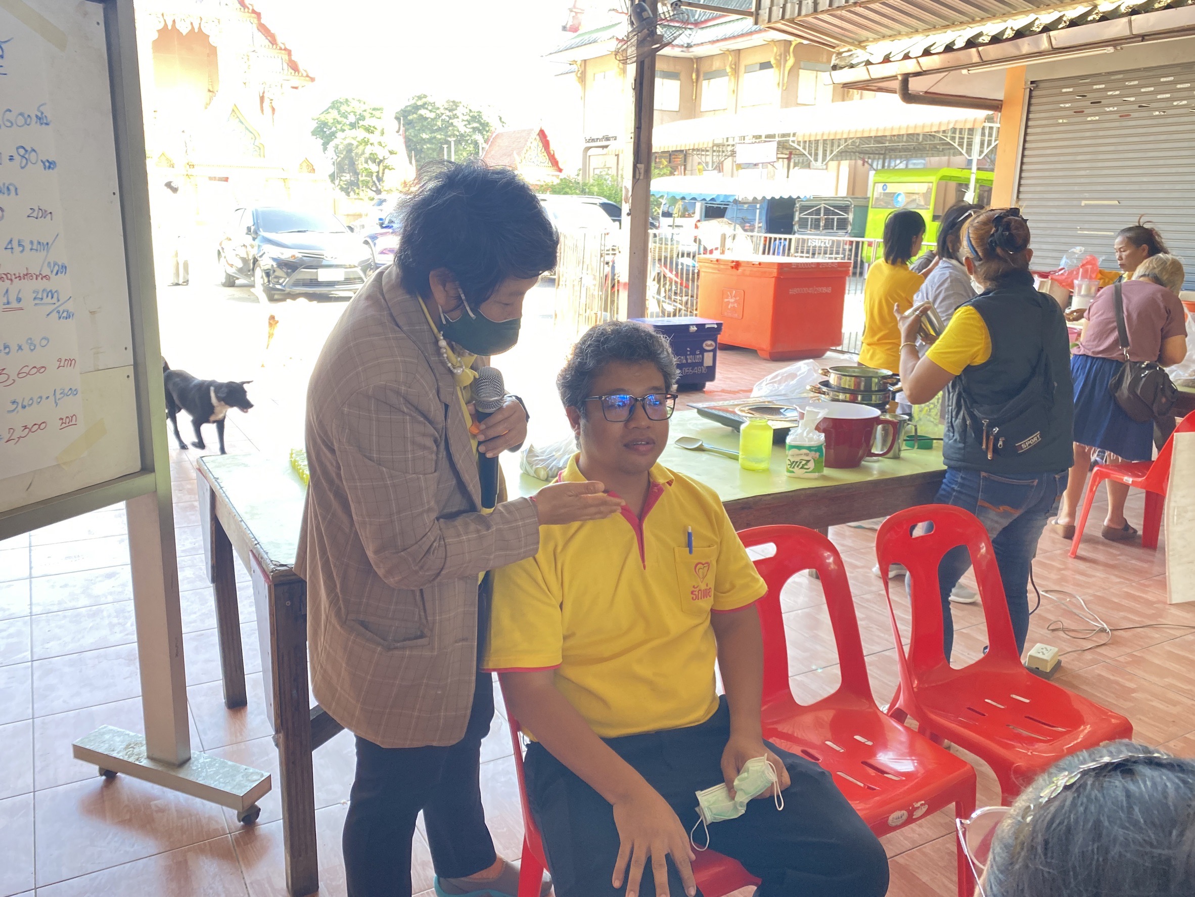 ”สพอ.ไทรน้อยดำเนินโครงการฝึกอบรมอาชีพครัวเรือนที่มีปัญหาด้านอาชีพและรายได้ตามแนวทางการสร้างสัมมาชีพชุมชน“