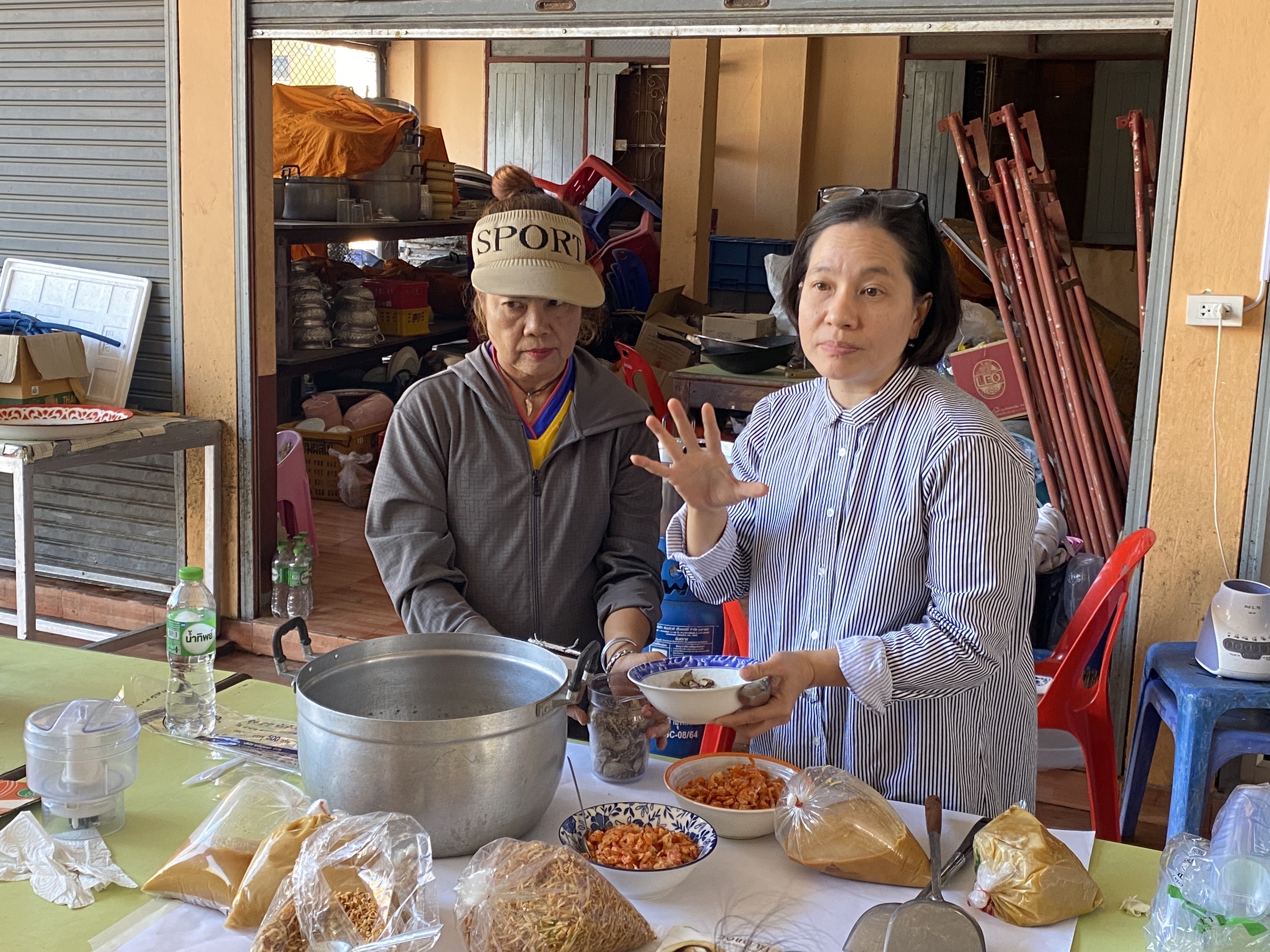 ”สพอ.ไทรน้อยดำเนินโครงการฝึกอบรมอาชีพครัวเรือนที่มีปัญหาด้านอาชีพและรายได้ตามแนวทางการสร้างสัมมาชีพชุมชน“
