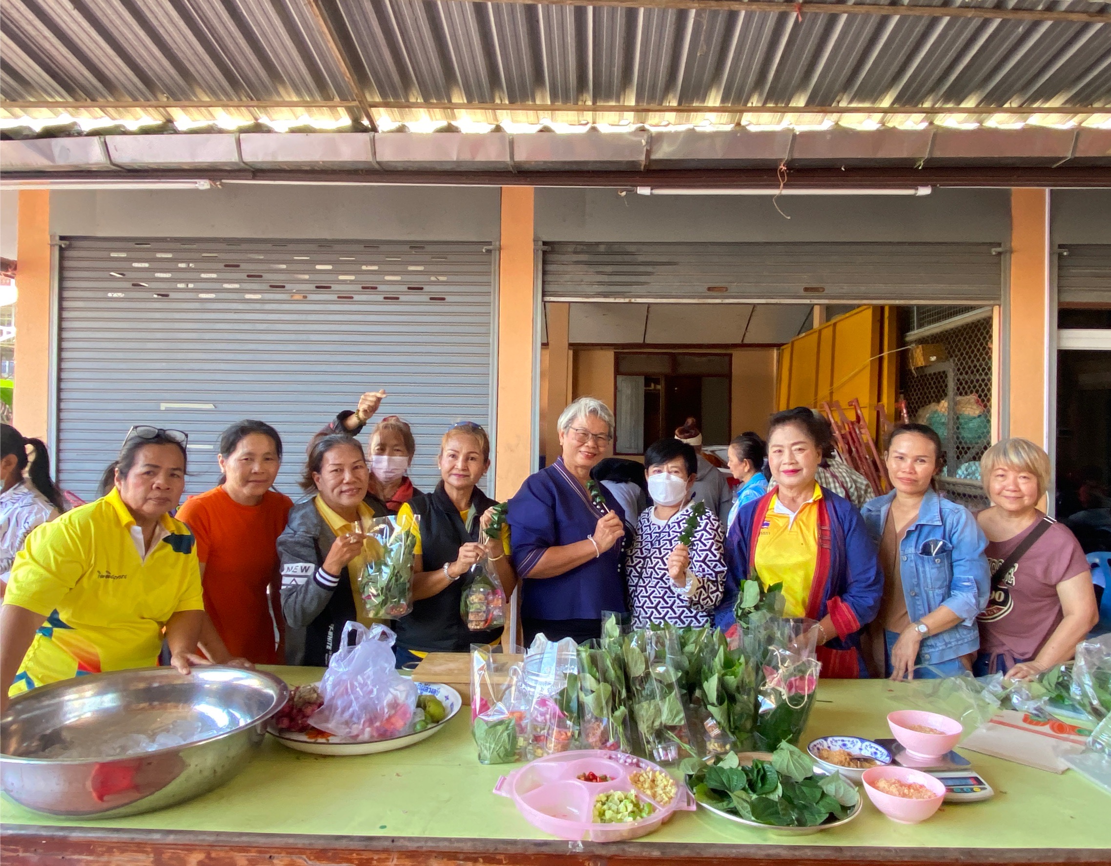 ”สพอ.ไทรน้อยดำเนินโครงการฝึกอบรมอาชีพครัวเรือนที่มีปัญหาด้านอาชีพและรายได้ตามแนวทางการสร้างสัมมาชีพชุมชน“