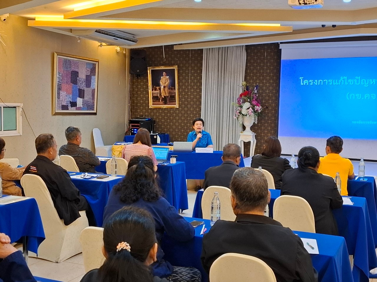 💕 พช.นนทบุรี ดำเนินการประชุมเชิงปฏิบัติการเสริมสร้างธรรมาภิบาลโครงการแก้ไขปัญหาความยากจน (กข.คจ.) ระดับจังหวัด วันที่ 21 กุมภาพันธ์ 2568 ณ โรงแรมเวสต์เกต เรสซิเดนซ์ ตำบลบางม่วง อำเภอบางใหญ่ จังหวัดนนทบุรี