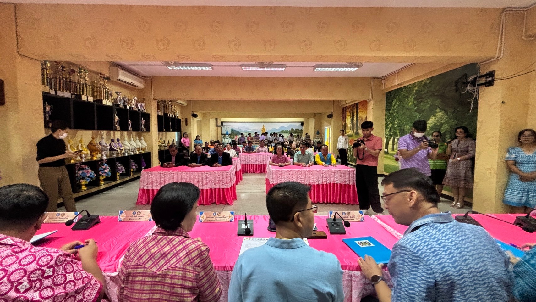 สพอ.บางกรวยร่วมกับอำเภอบางกรวย ทำพิธีลงนามบันทึกข้อตกลงความร่วมมือ (MOU) พัฒนาตำบลปลายบาง สู่ตำบลเข้มแข็ง ตามหลักปรัชญาของเศรษฐกิจพอเพียง