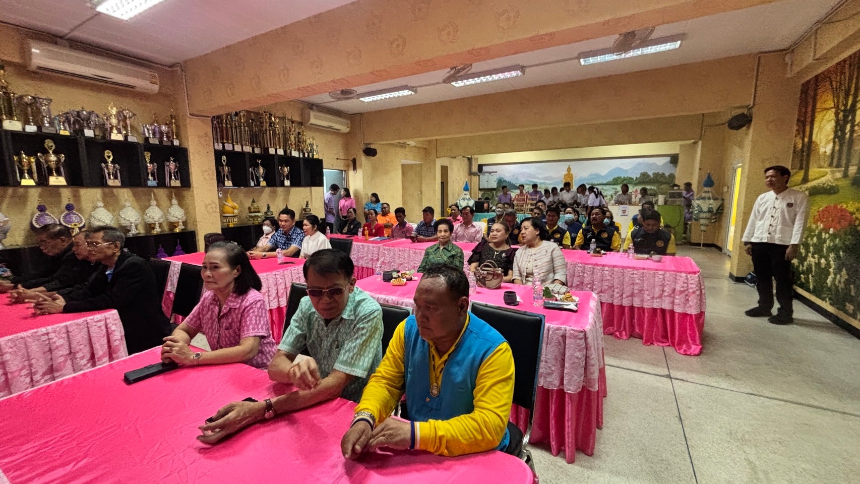 สพอ.บางกรวยร่วมกับอำเภอบางกรวย ทำพิธีลงนามบันทึกข้อตกลงความร่วมมือ (MOU) พัฒนาตำบลปลายบาง สู่ตำบลเข้มแข็ง ตามหลักปรัชญาของเศรษฐกิจพอเพียง