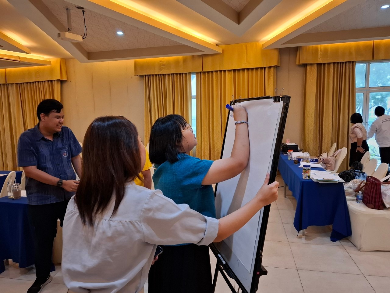 💕 พช.นนทบุรี ดำเนินการประชุมเชิงปฏิบัติการเสริมสร้างธรรมาภิบาลโครงการแก้ไขปัญหาความยากจน (กข.คจ.) ระดับจังหวัด วันที่ 21 กุมภาพันธ์ 2568 ณ โรงแรมเวสต์เกต เรสซิเดนซ์ ตำบลบางม่วง อำเภอบางใหญ่ จังหวัดนนทบุรี