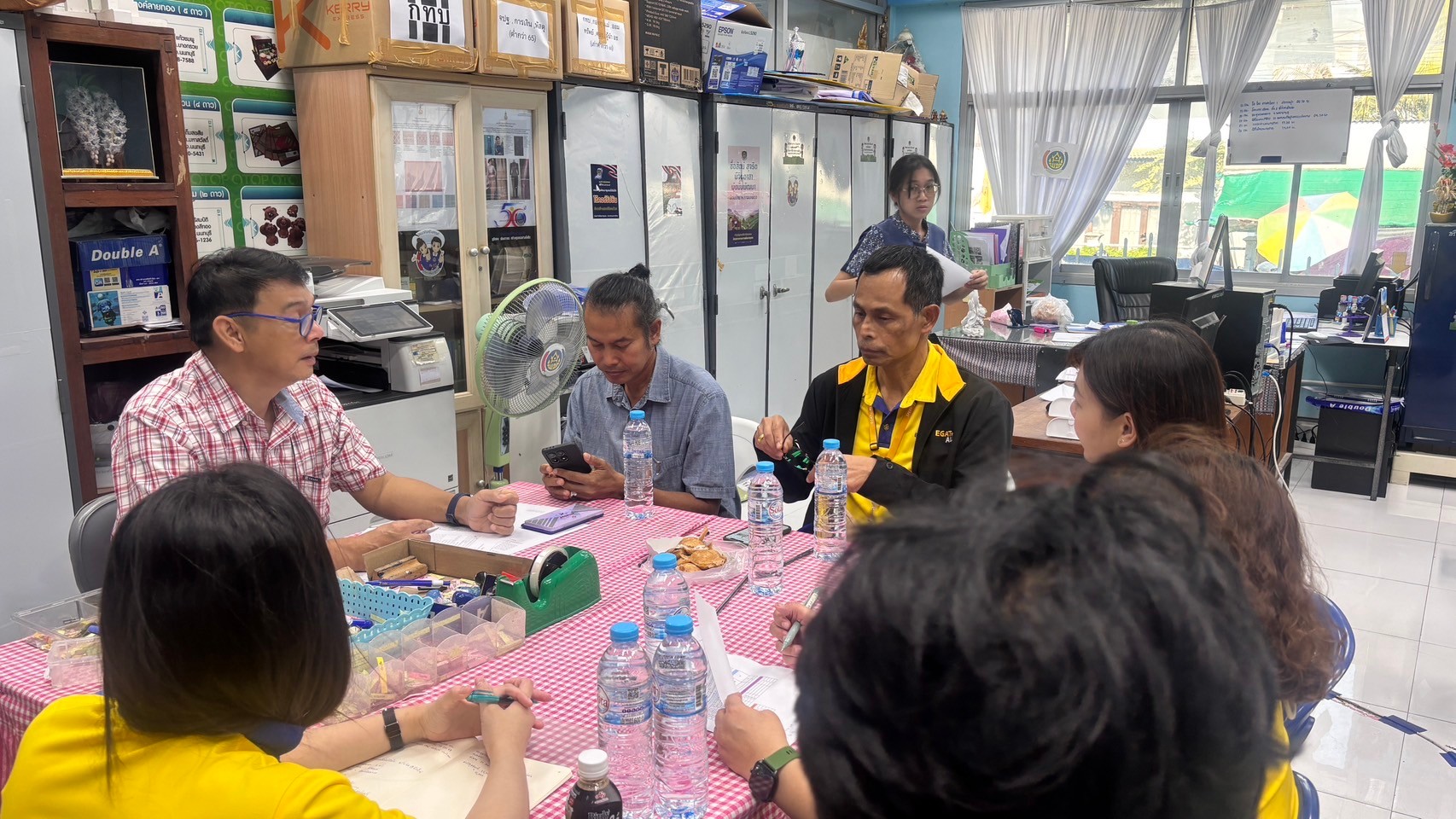สพอ.บางกรวยร่วมหารือกับประธานผู้ประกอบการร้านค้าประชารัฐ อ.บางกรวย และเจ้าหน้าที่ กฟผ.ส่งเสริมการสร้างอาชีพและเพิ่มรายได้ให้กับชุมชนในพื้นที่
