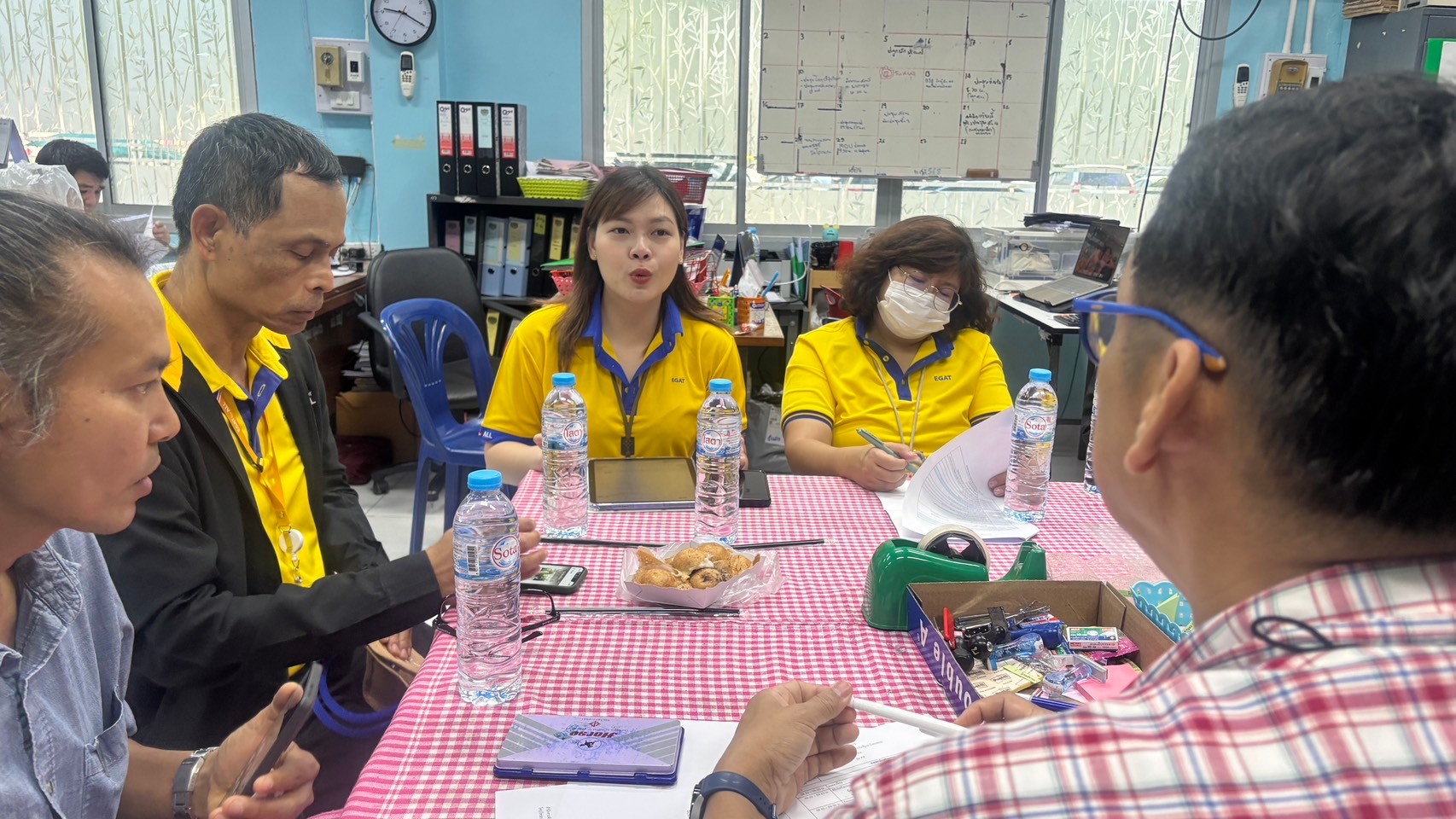 สพอ.บางกรวยร่วมหารือกับประธานผู้ประกอบการร้านค้าประชารัฐ อ.บางกรวย และเจ้าหน้าที่ กฟผ.ส่งเสริมการสร้างอาชีพและเพิ่มรายได้ให้กับชุมชนในพื้นที่