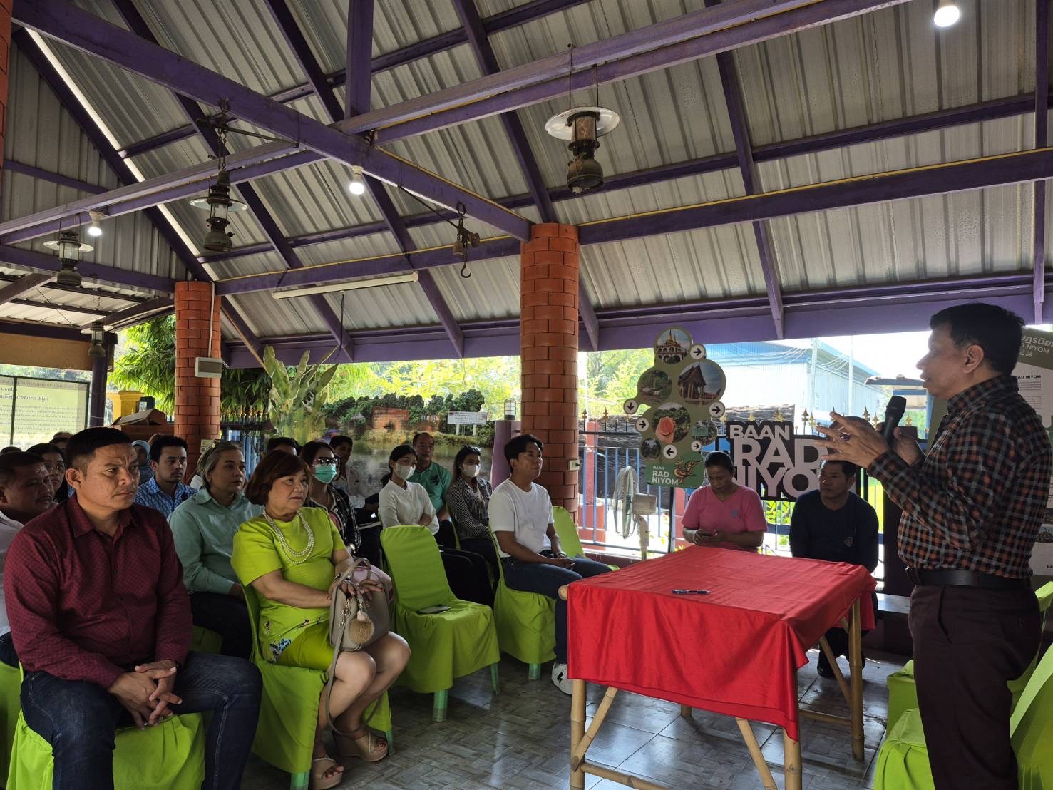“พช.นนทบุรี ร่วมกับ สพอ.ไทรน้อยต้อนรับคณะศึกษาดูงานศูนย์เรียนรู้การพัฒนาคุณภาพชีวิตตามหลักทฤษฎีใหม่ ประยุกต์สู่ “โคก หนอง นา”