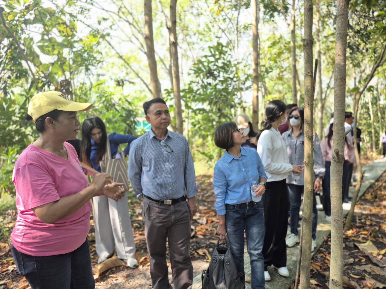 “พช.นนทบุรี ร่วมกับ สพอ.ไทรน้อยต้อนรับคณะศึกษาดูงานศูนย์เรียนรู้การพัฒนาคุณภาพชีวิตตามหลักทฤษฎีใหม่ ประยุกต์สู่ “โคก หนอง นา”