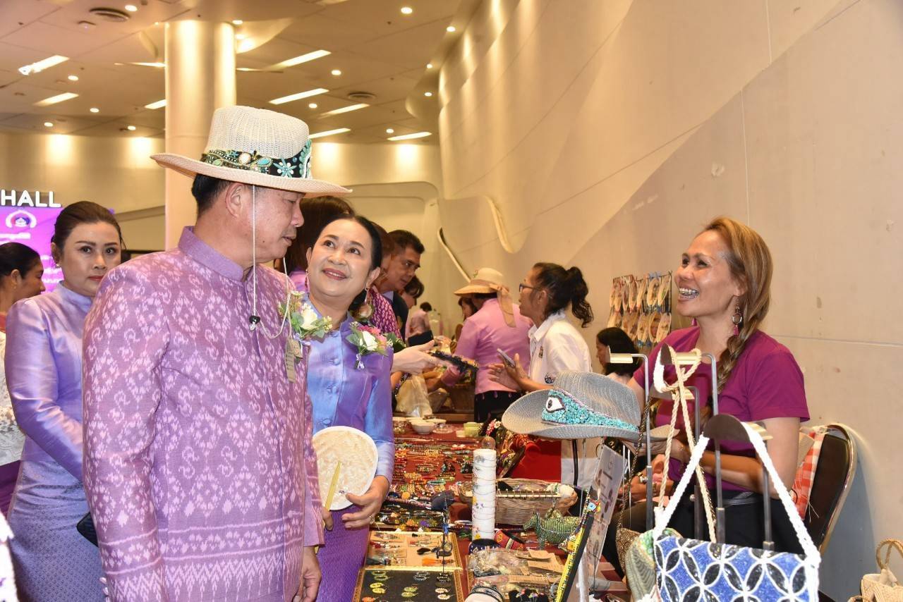 พช.นนทบุรี ร่วมกับ กพสจ. และ พม. จัดงานวันสตรีสากล ปี 2568 รวมพลังสตรีนนท์ สร้างโอกาส สร้างรายได้ พัฒนาสังคมทุกมิติ