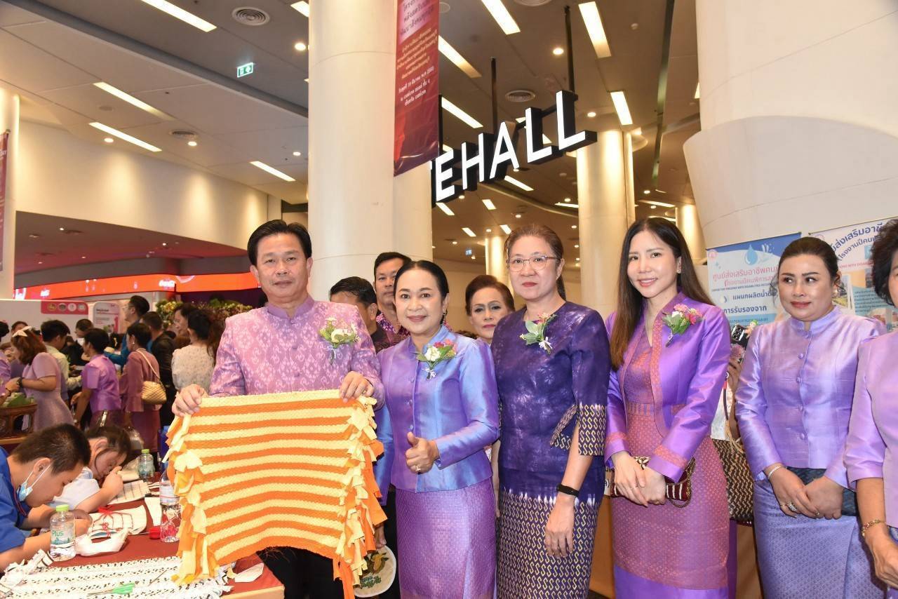 พช.นนทบุรี ร่วมกับ กพสจ. และ พม. จัดงานวันสตรีสากล ปี 2568 รวมพลังสตรีนนท์ สร้างโอกาส สร้างรายได้ พัฒนาสังคมทุกมิติ