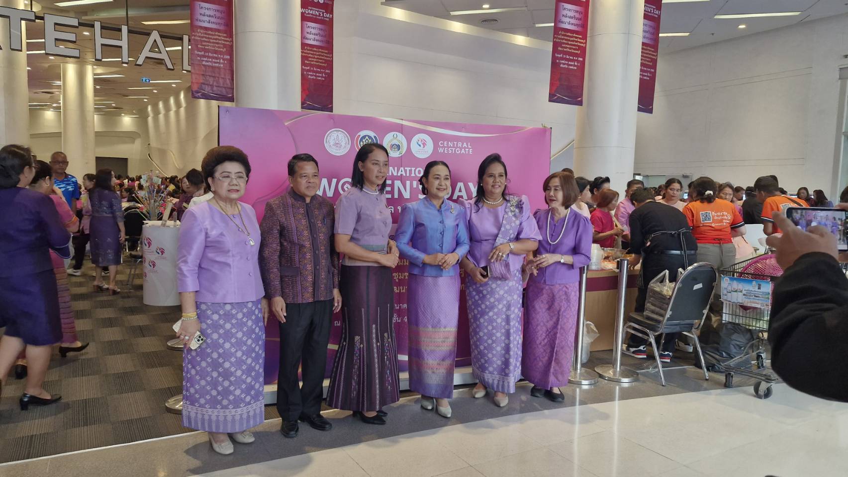 พช.นนทบุรี ร่วมกับ กพสจ. และ พม. จัดงานวันสตรีสากล ปี 2568 รวมพลังสตรีนนท์ สร้างโอกาส สร้างรายได้ พัฒนาสังคมทุกมิติ